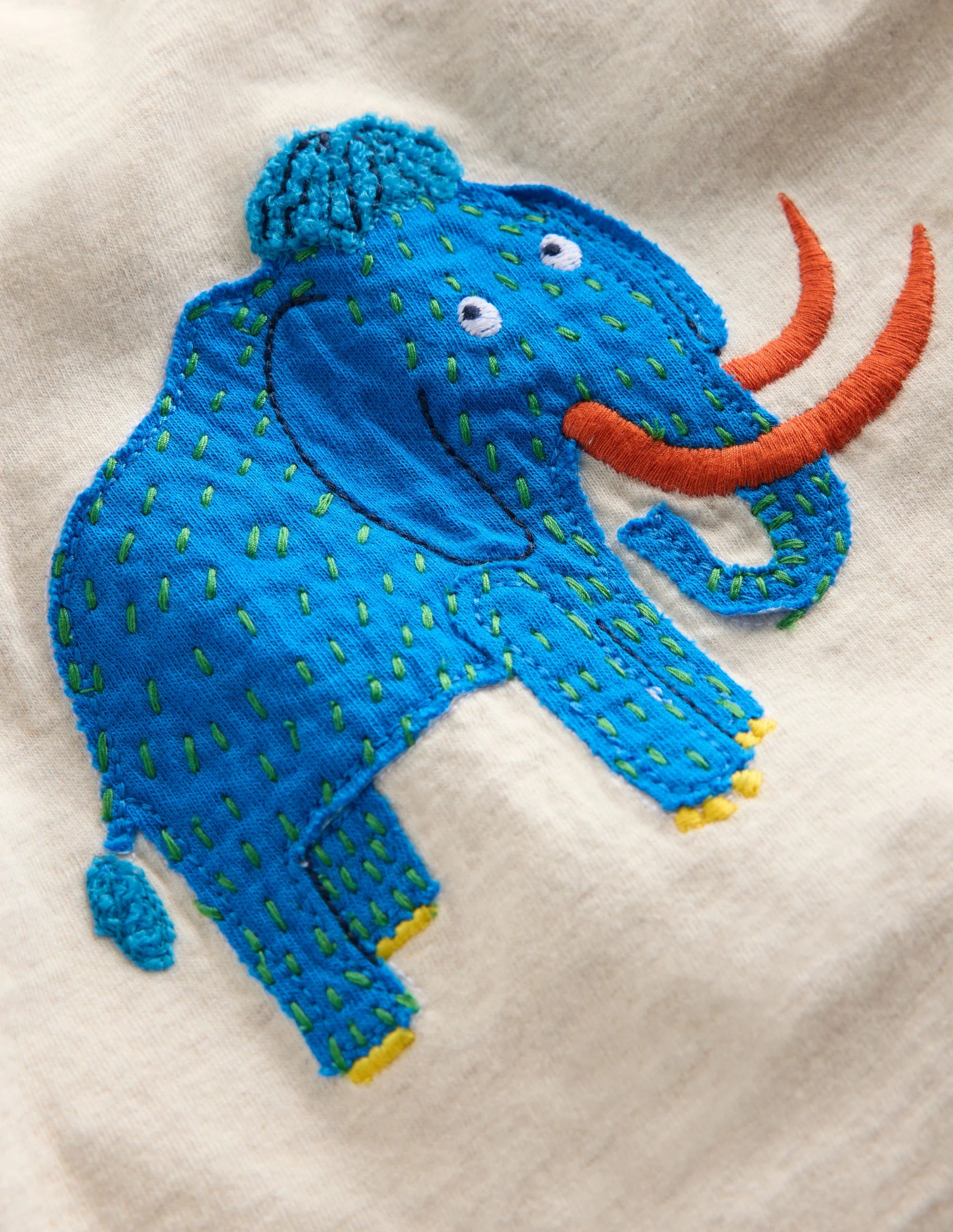 Langärmliges Oberteil mit Applikation-Haferbeige Mammut - Image 3