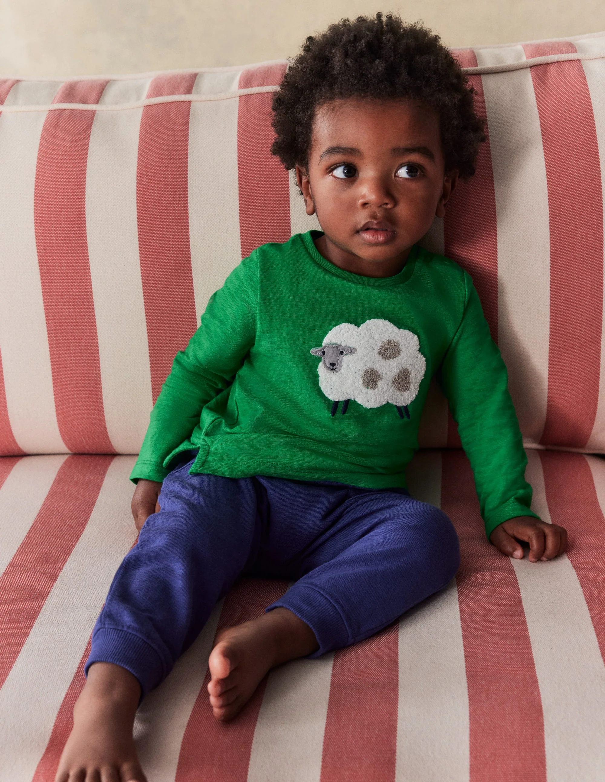 T-Shirt mit Bouclé-Logo-Baumgrün - Image 4