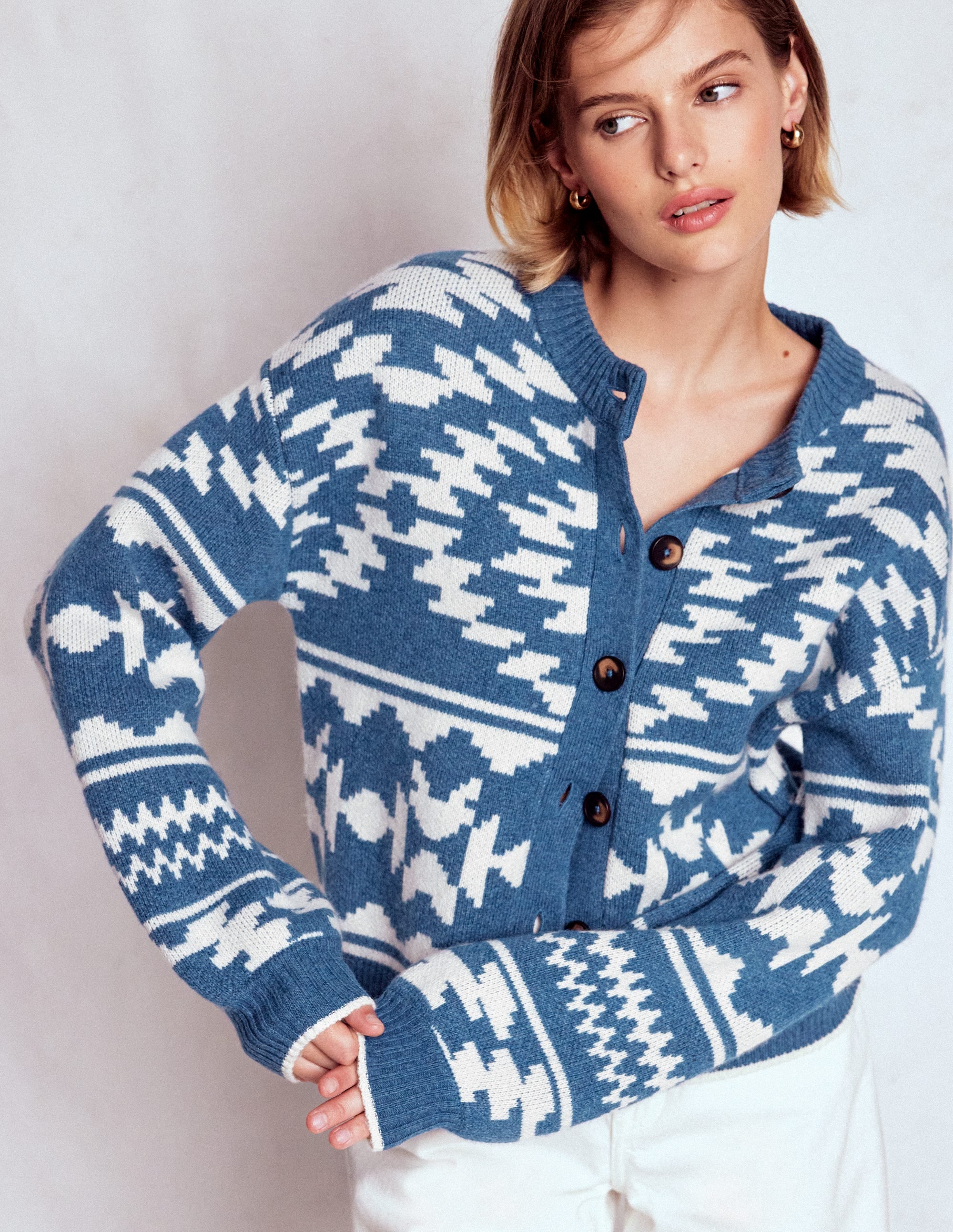 Abi Jacquard-Strickjacke-Denim-Blau Aztekenmuster - Image 5