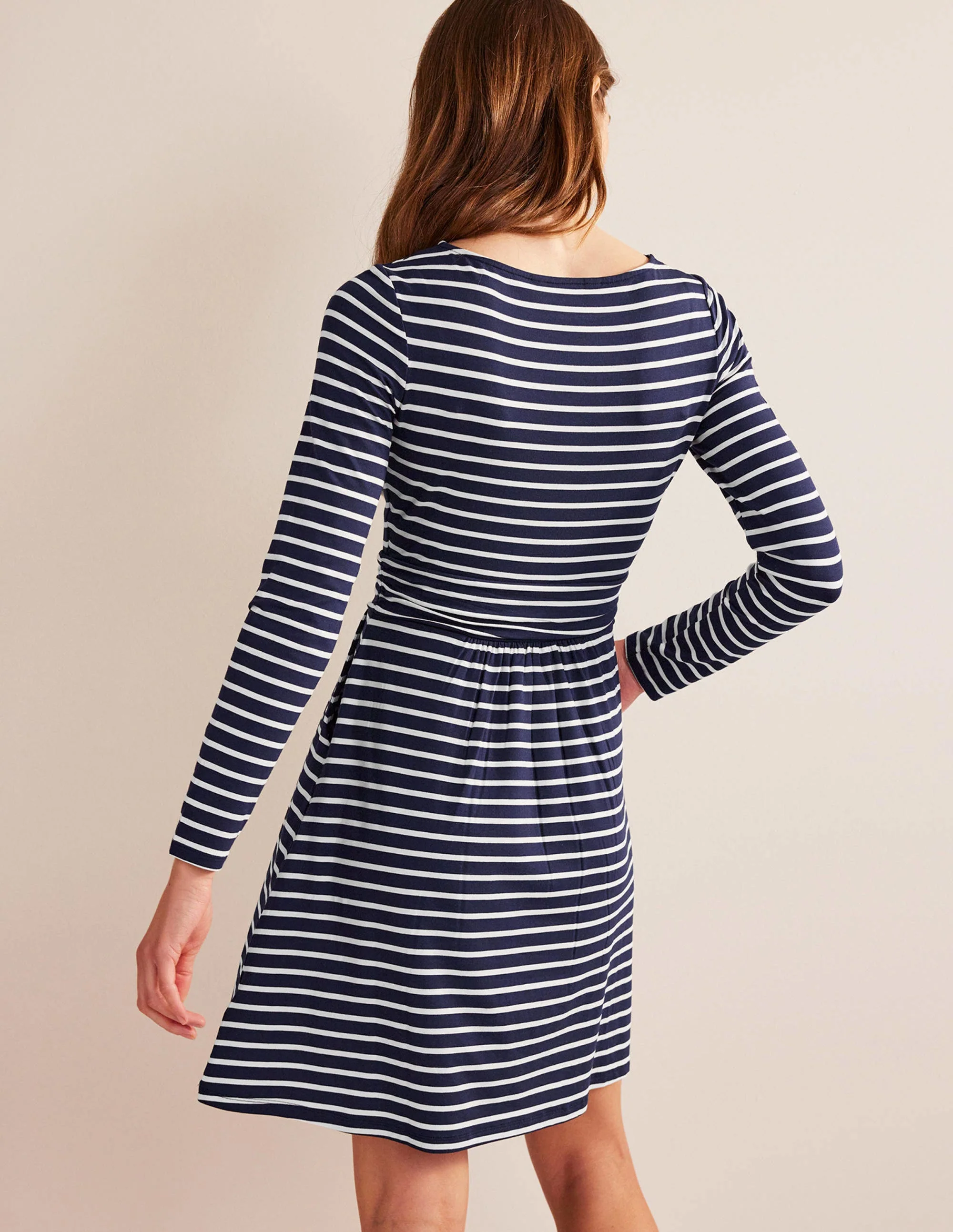 Abigail Jerseykleid-Marineblau, Naturweiß Gestreift - Image 3