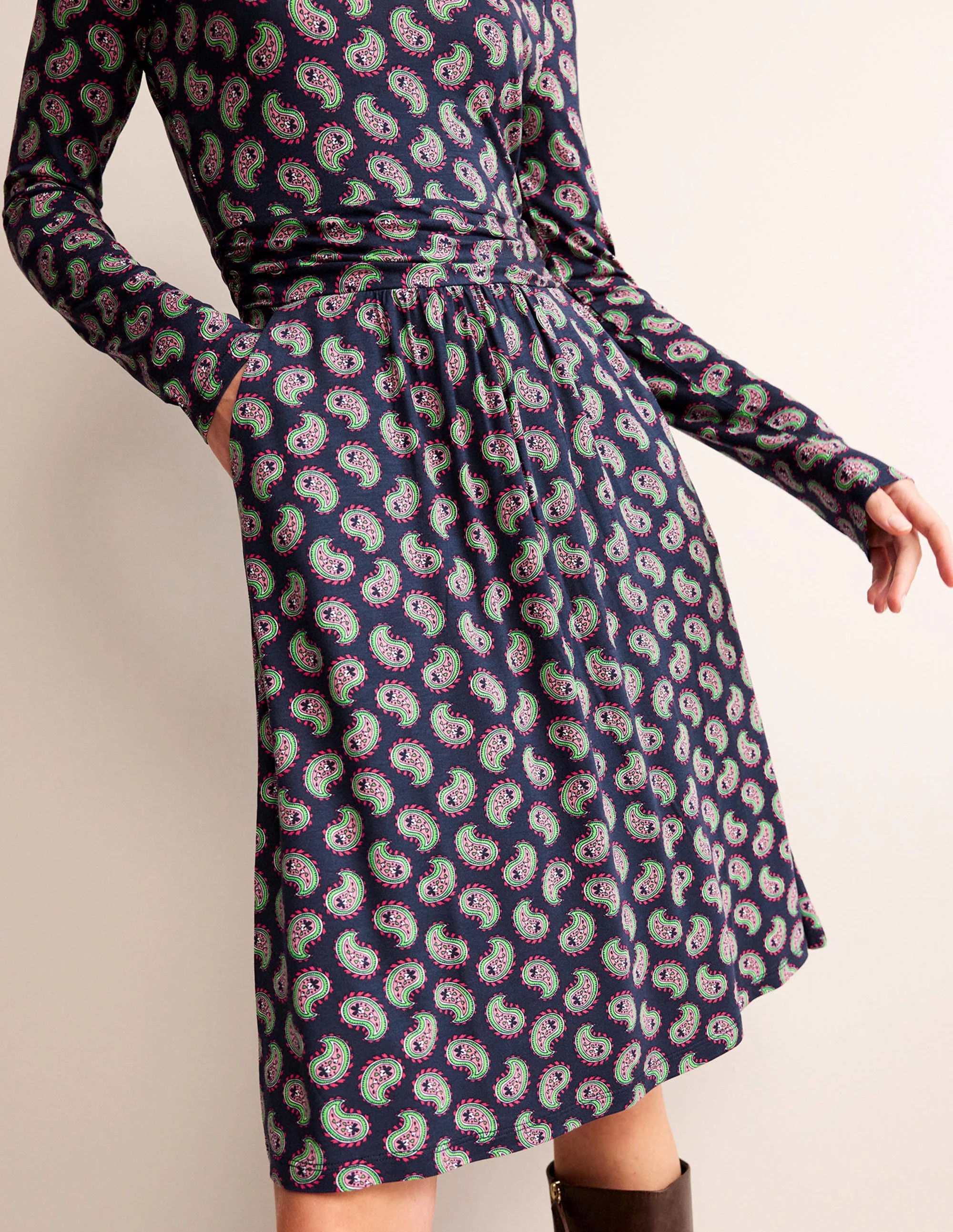 Abigail Jerseykleid-Marineblau, Paisley-Muster - Image 2