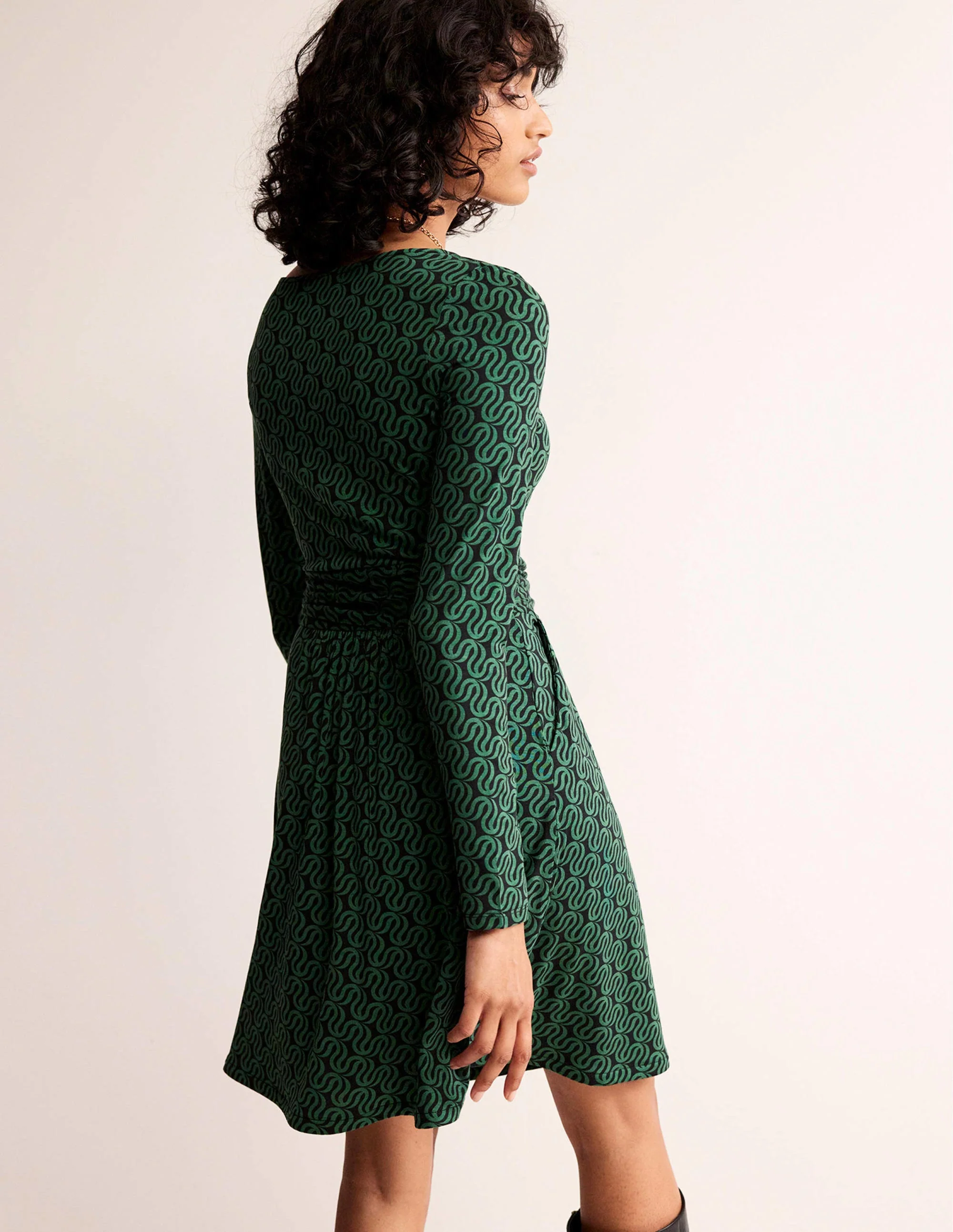 Abigail Jerseykleid-Schwarz, Wellenband - Image 3