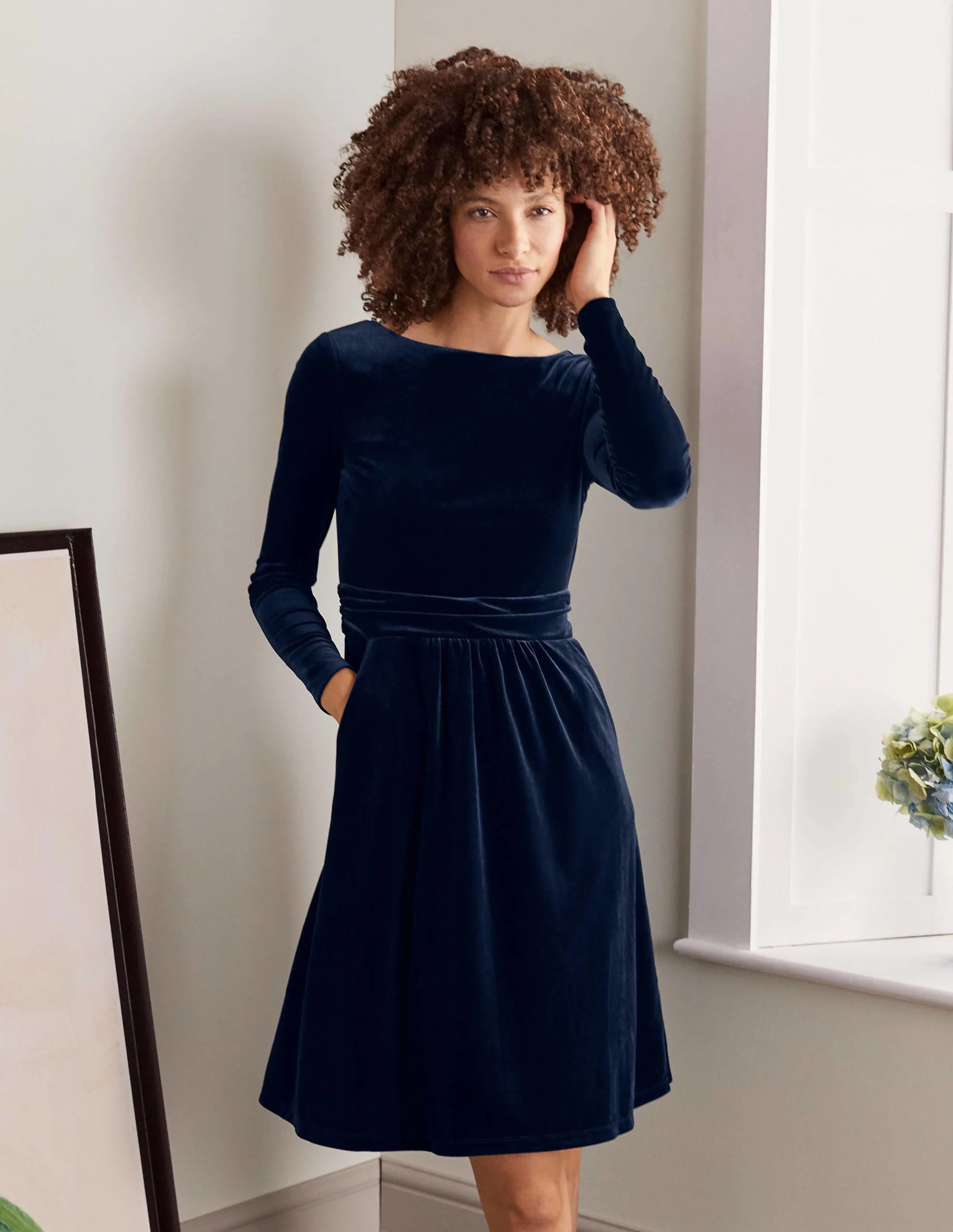 Abigail Samtkleid-Marineblau - Image 2