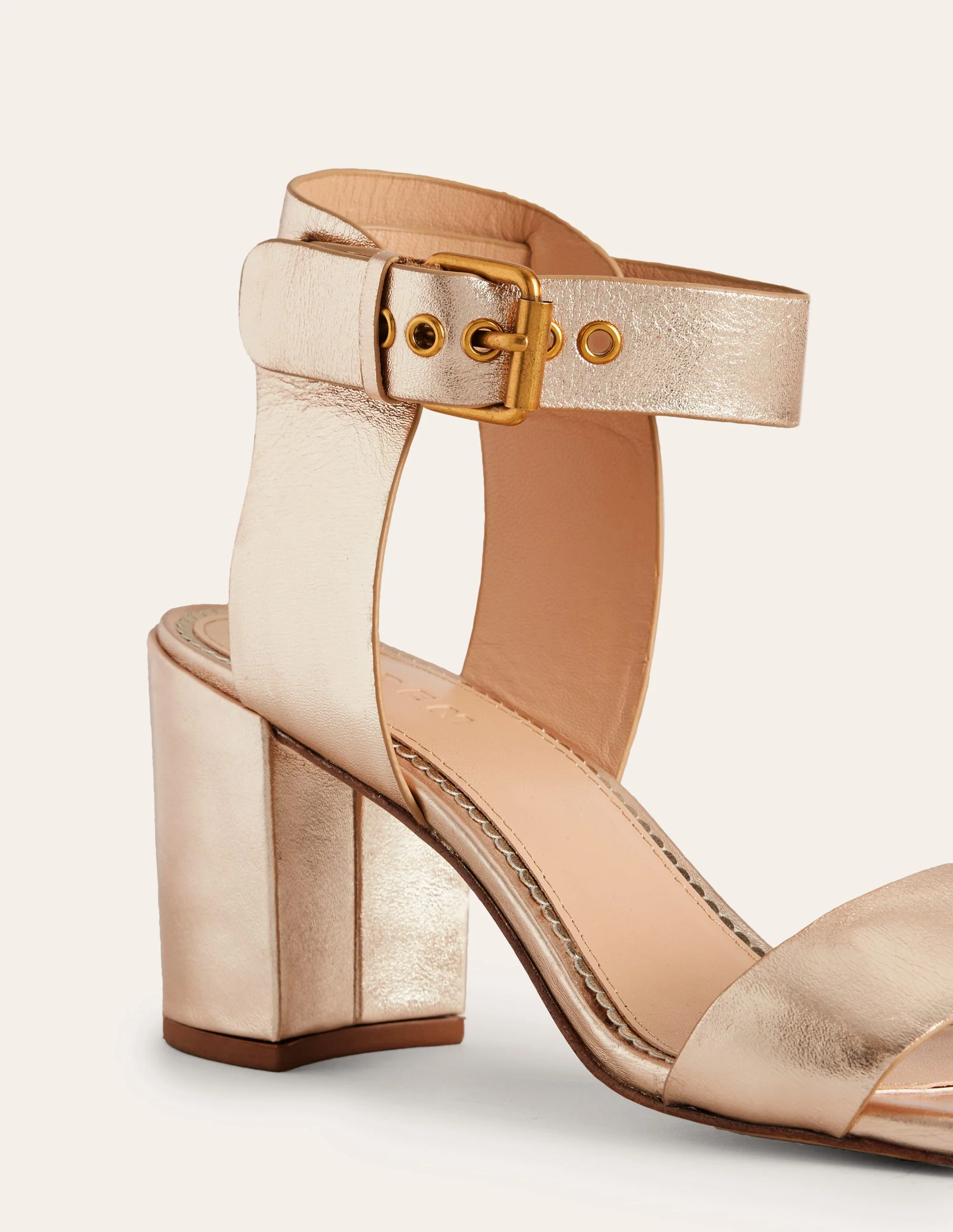 Absatzsandalen mit Knöchelriemen-Gold Leder - Image 4