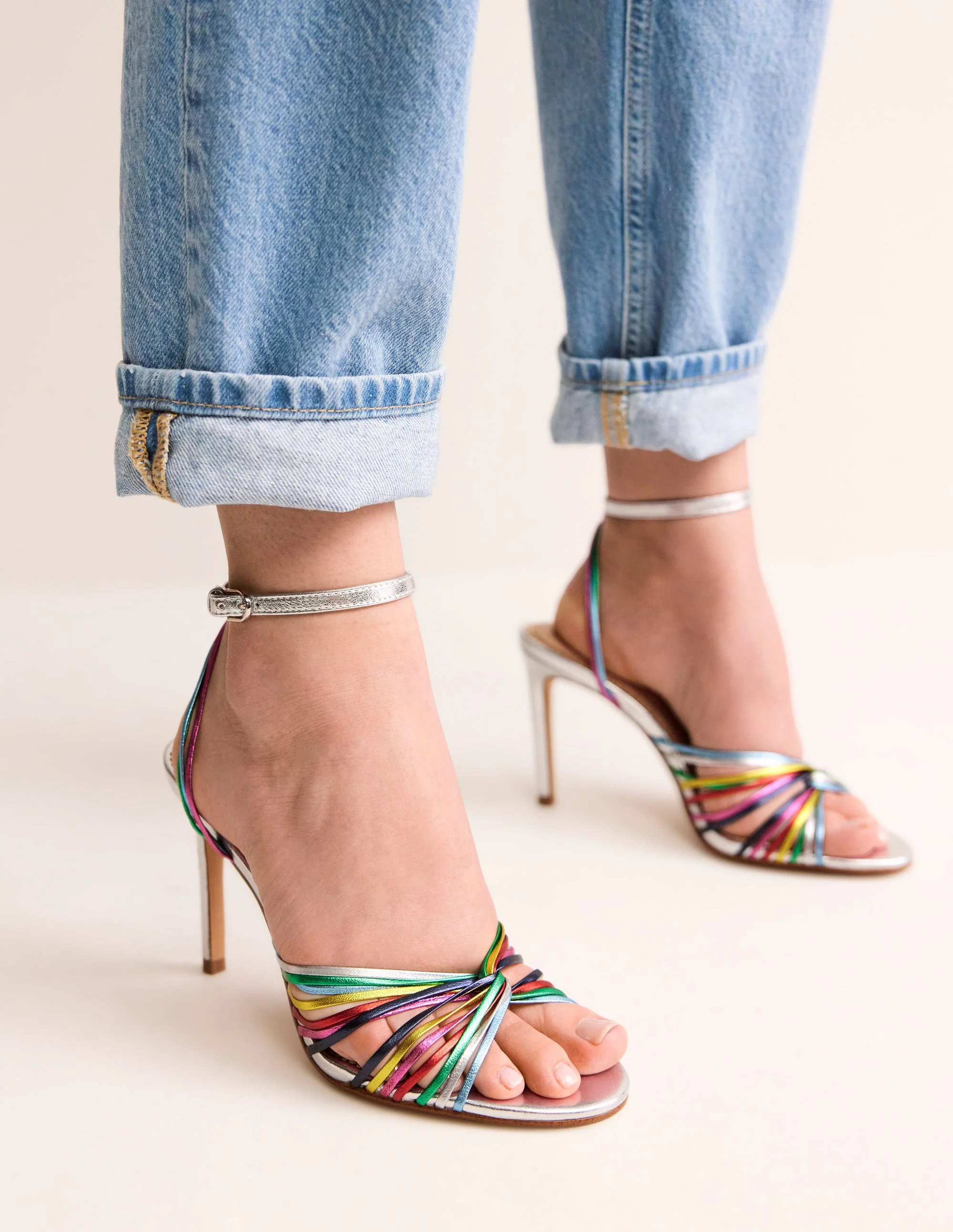 Absatzsandalen mit Twist-Detail-Bunt Metallic-Leder