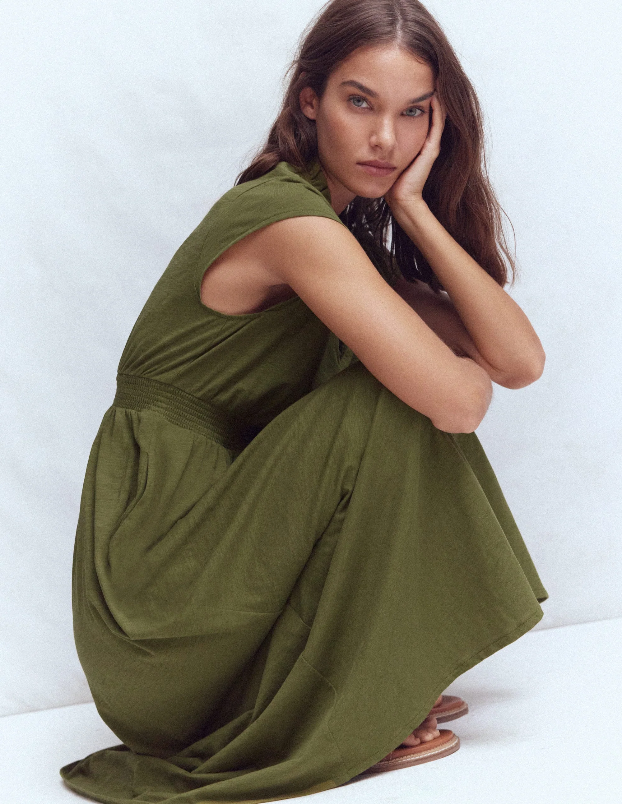 Alba Gesmoktes Jersey-Midikleid-Olive - Image 4