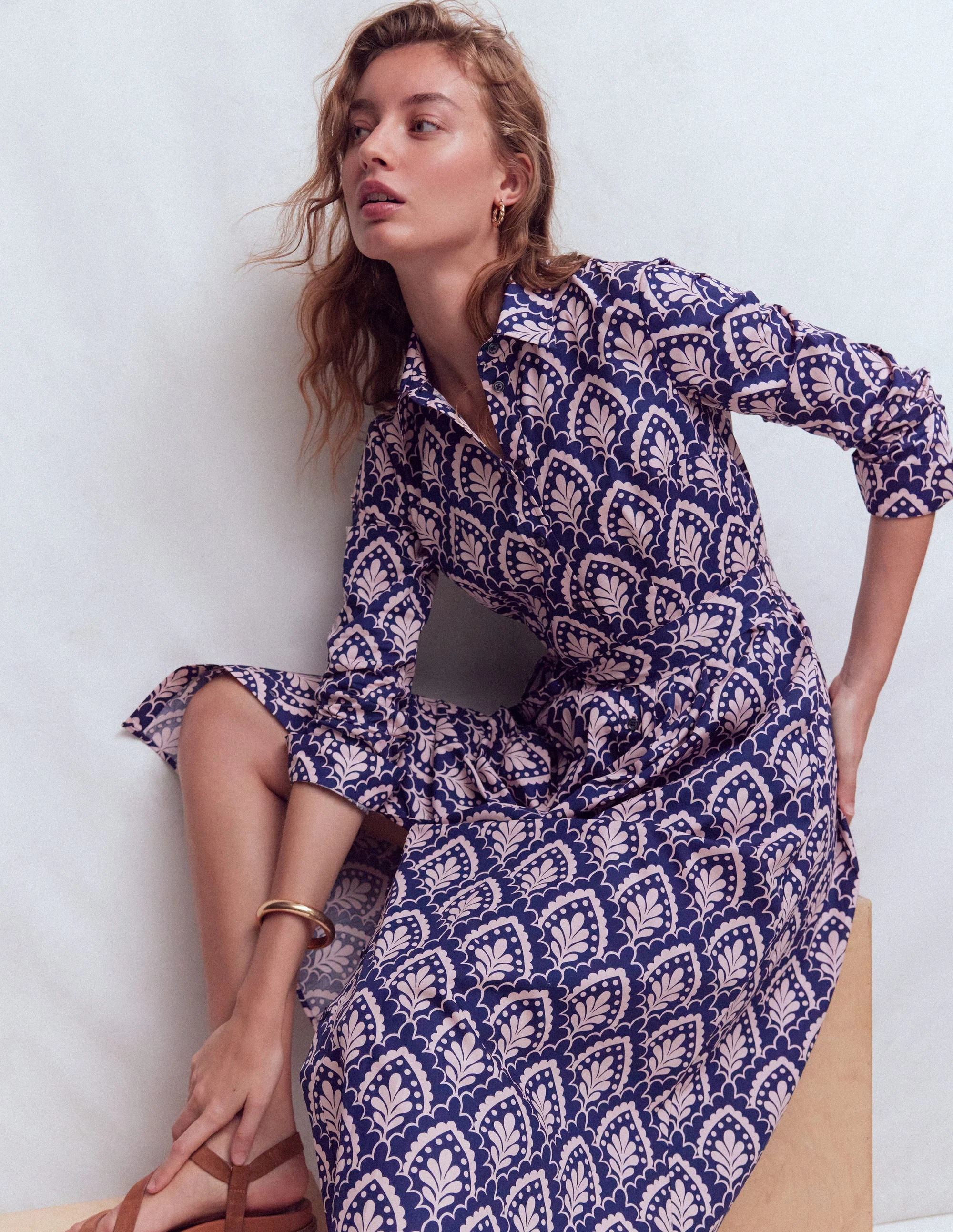 Alexa langärmliges Midikleid-Marineblau Blumenterrasse