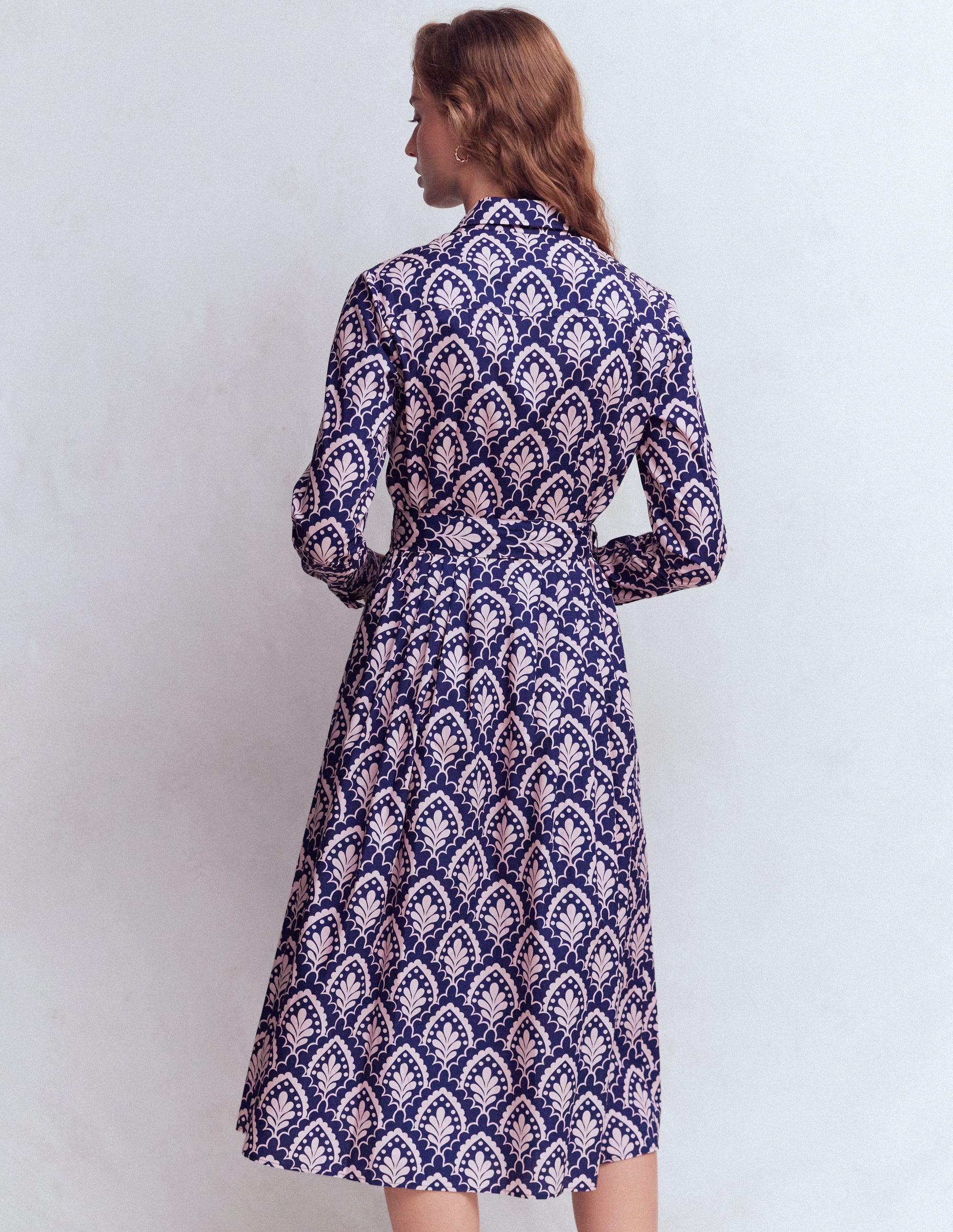 Alexa langärmliges Midikleid-Marineblau Blumenterrasse - Image 3