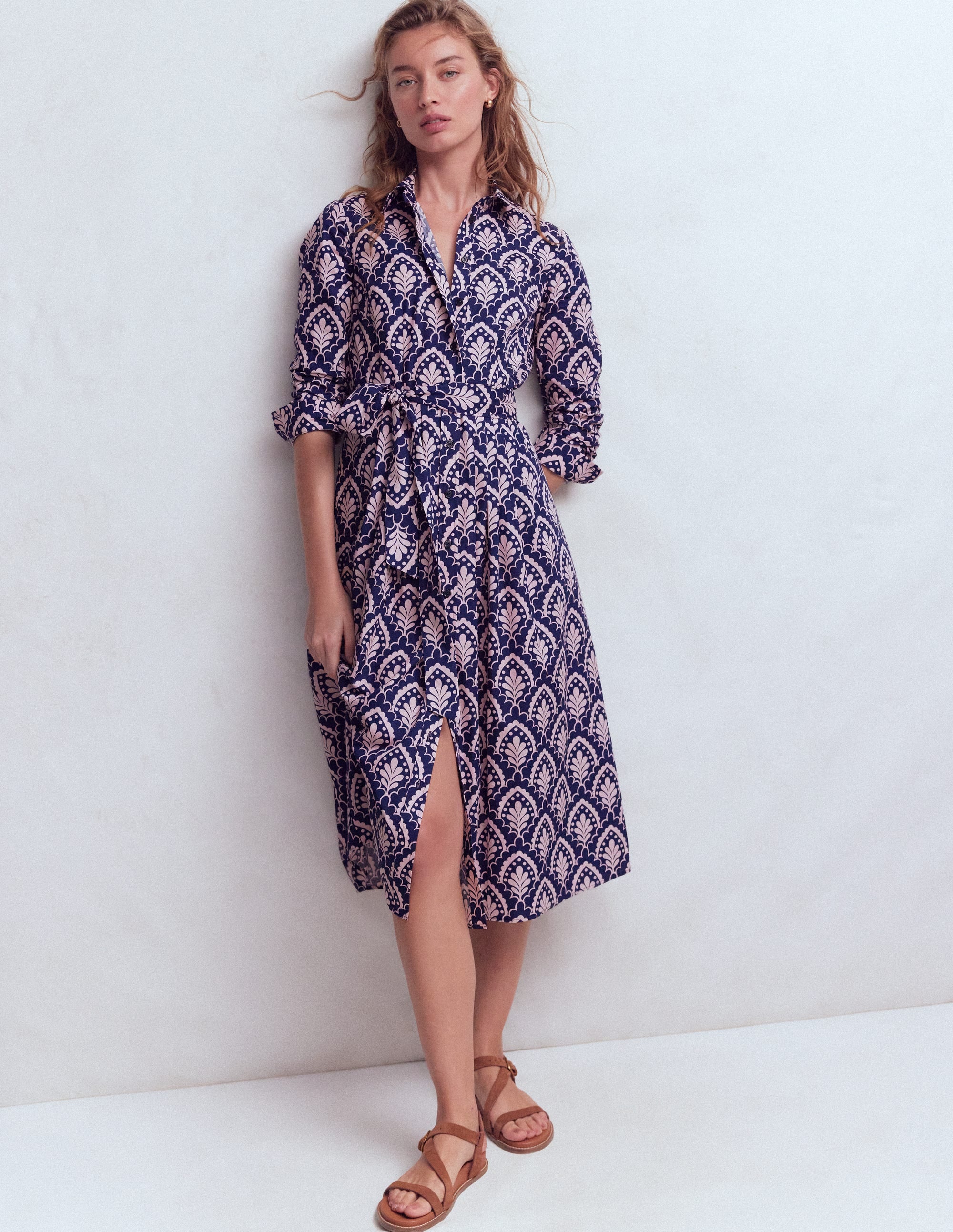 Alexa langärmliges Midikleid-Marineblau Blumenterrasse - Image 4