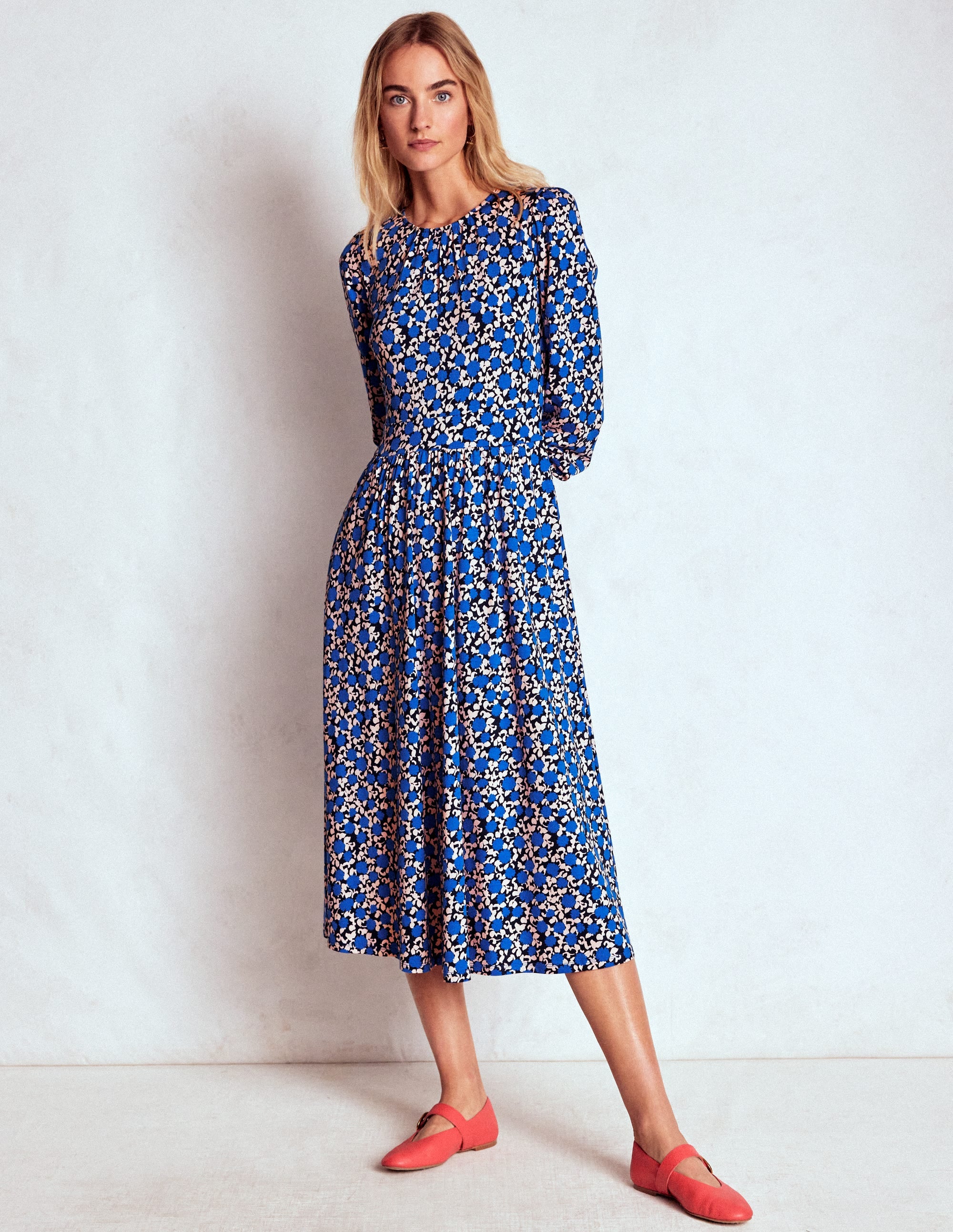 Alexandra Jersey-Midikleid-Eisvogelblau, Blütenrebe - Image 5