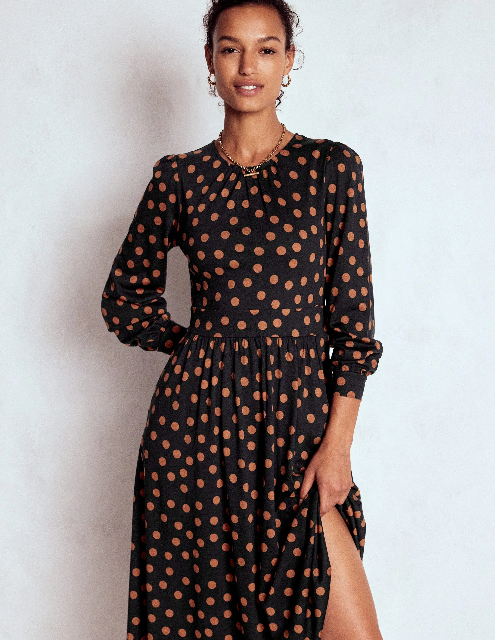 Alexandra Jersey-Midikleid-Schwarz, Tupfen in Schildpattoptik - Image 5