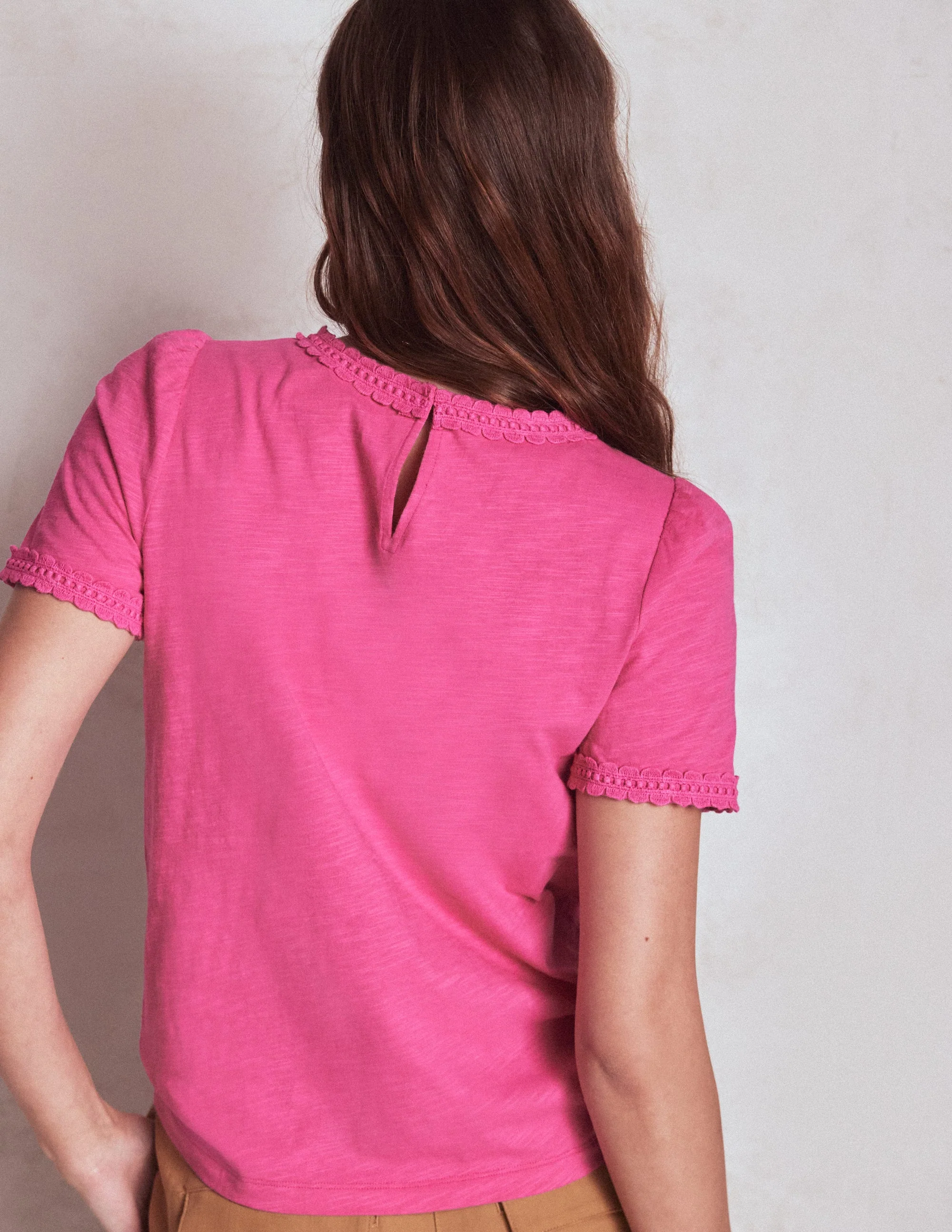 Ali T-Shirt mit Besatz-Rosa Schleife - Image 3