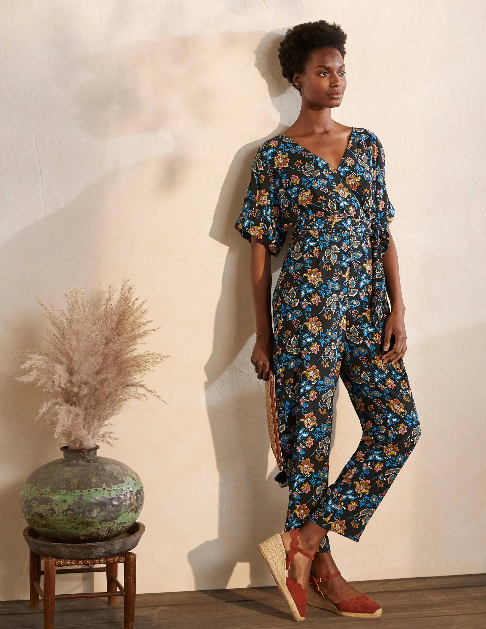Alice Wickel-Jumpsuit-Schwarz, Sommerlicher Chintz - Image 5
