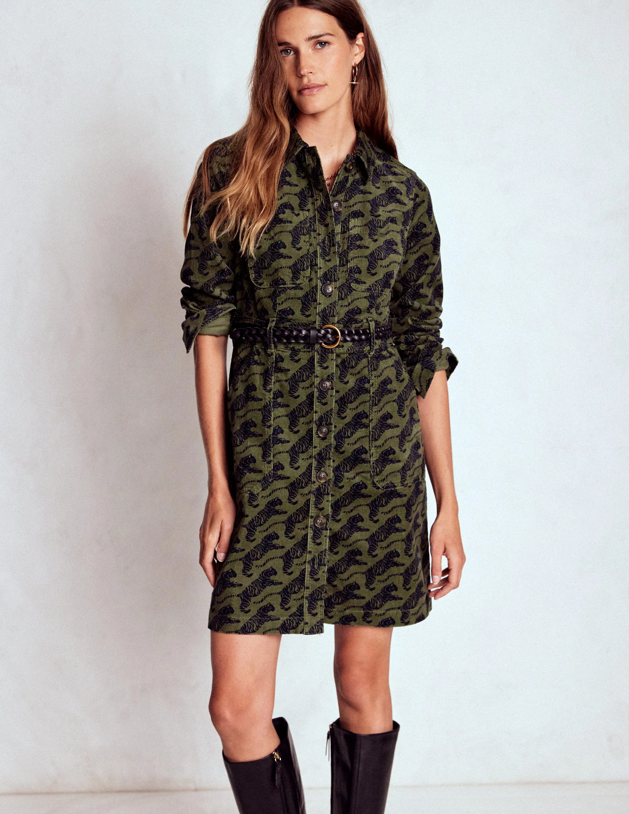 Amanda Kurzes Cordkleid-Waldgrün, Springender Tiger - Image 4