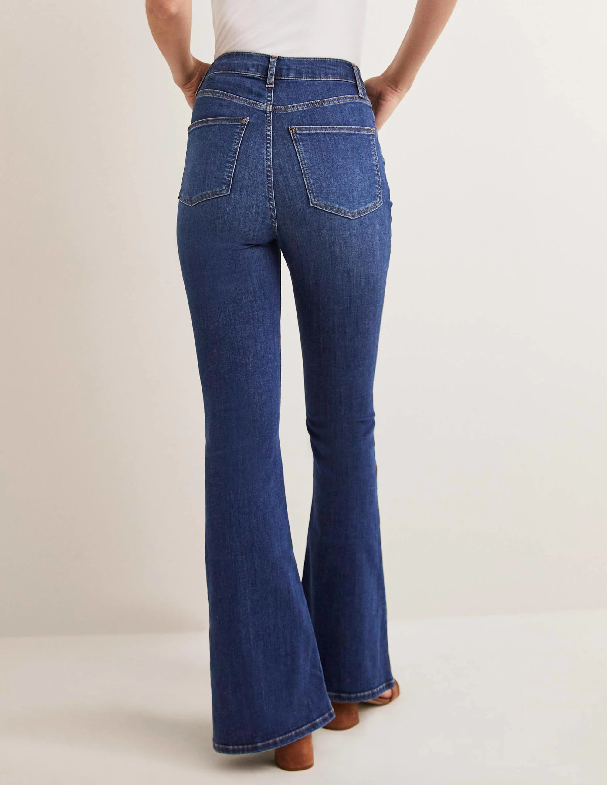 Anliegende Jeans mit Schlag und hohem Schnitt-Mittleres Vintageblau - Image 3