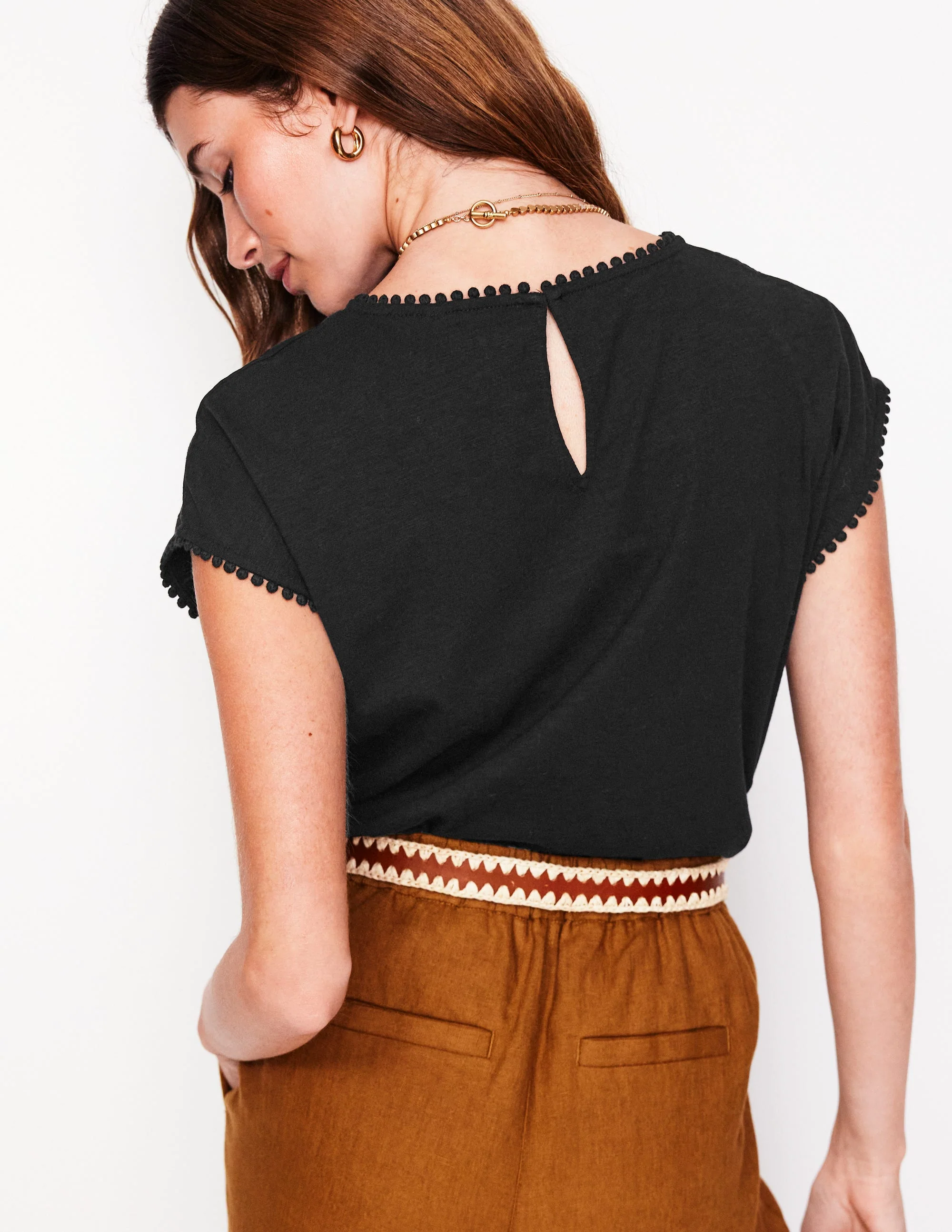 Anya T-Shirt mit Lochstickerei-Schwarz - Image 3