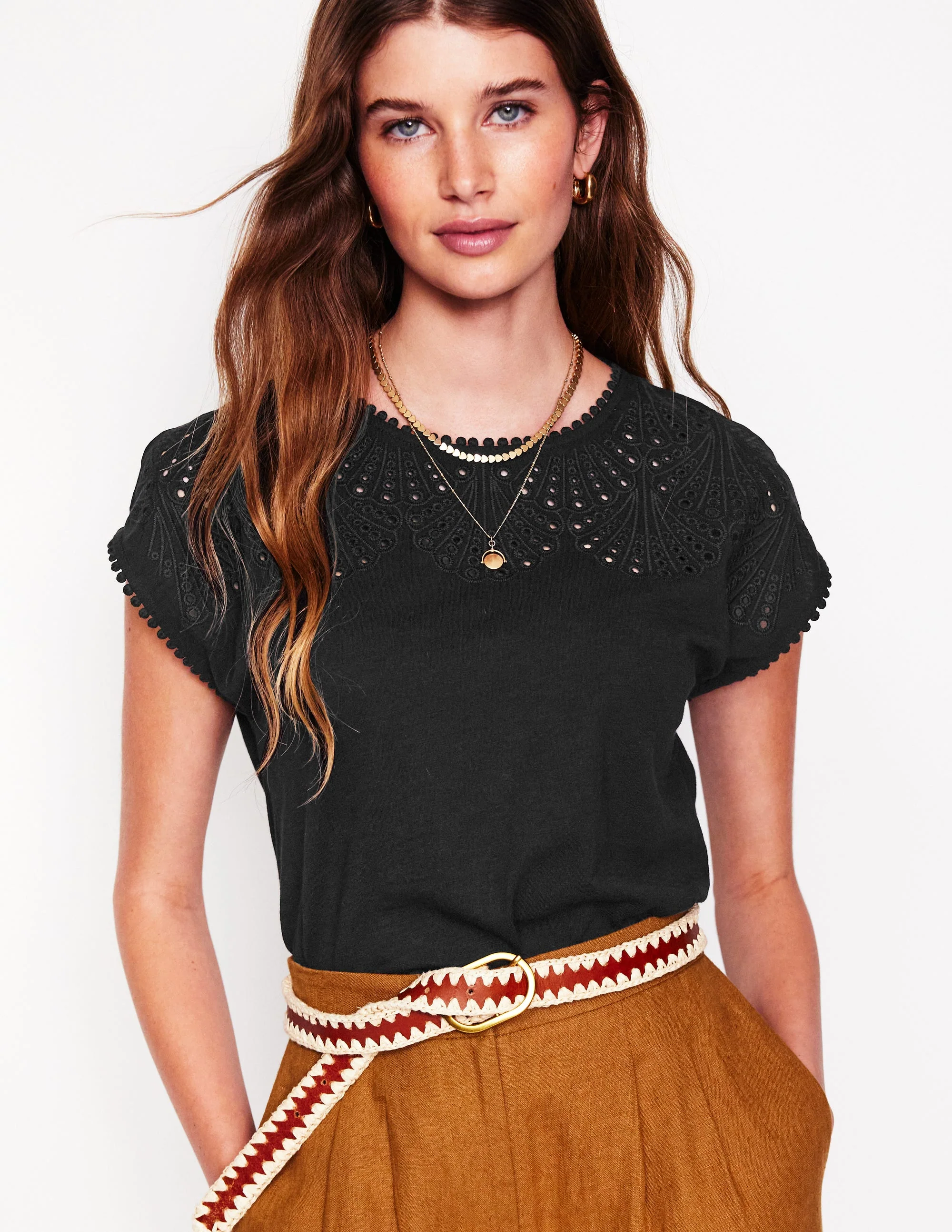 Anya T-Shirt mit Lochstickerei-Schwarz - Image 4