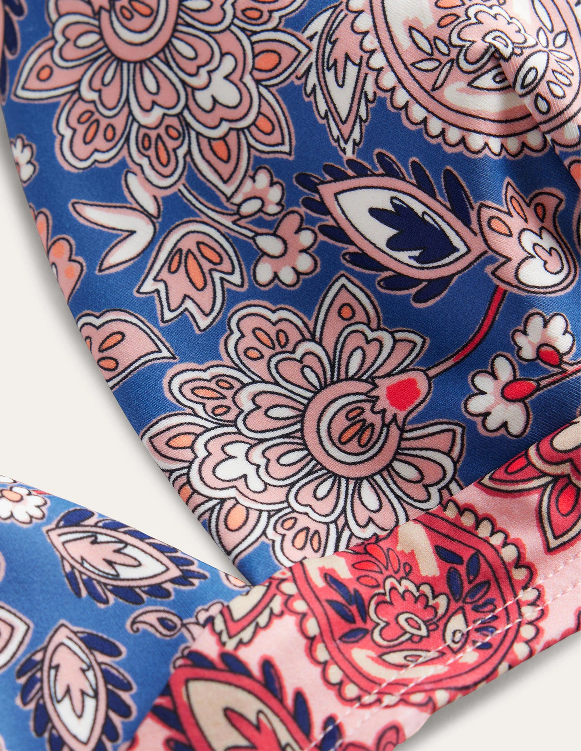 Arezzo Bikinioberteil mit V-Ausschnitt-Klassisches Marineblau, Paisleymuster - Image 6