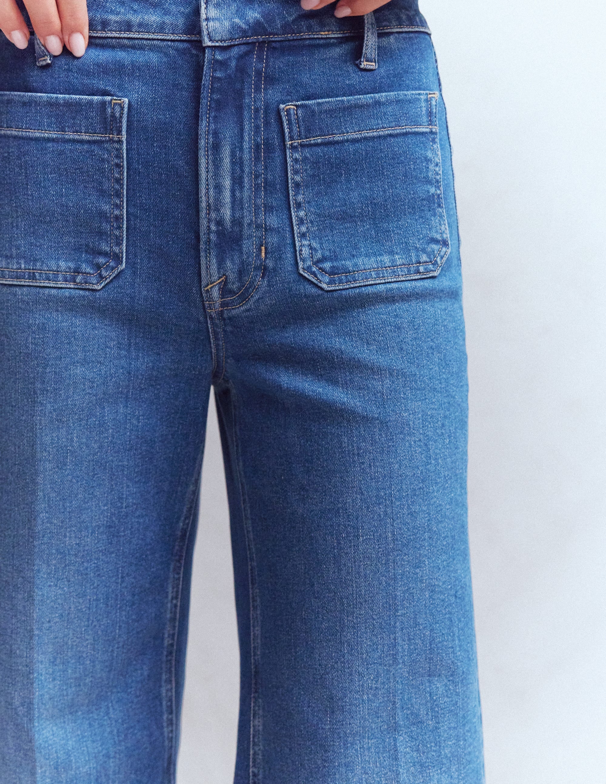 Ausgestellte Jeans mit aufgesetzter Tasche-Mittlere Waschung - Image 2