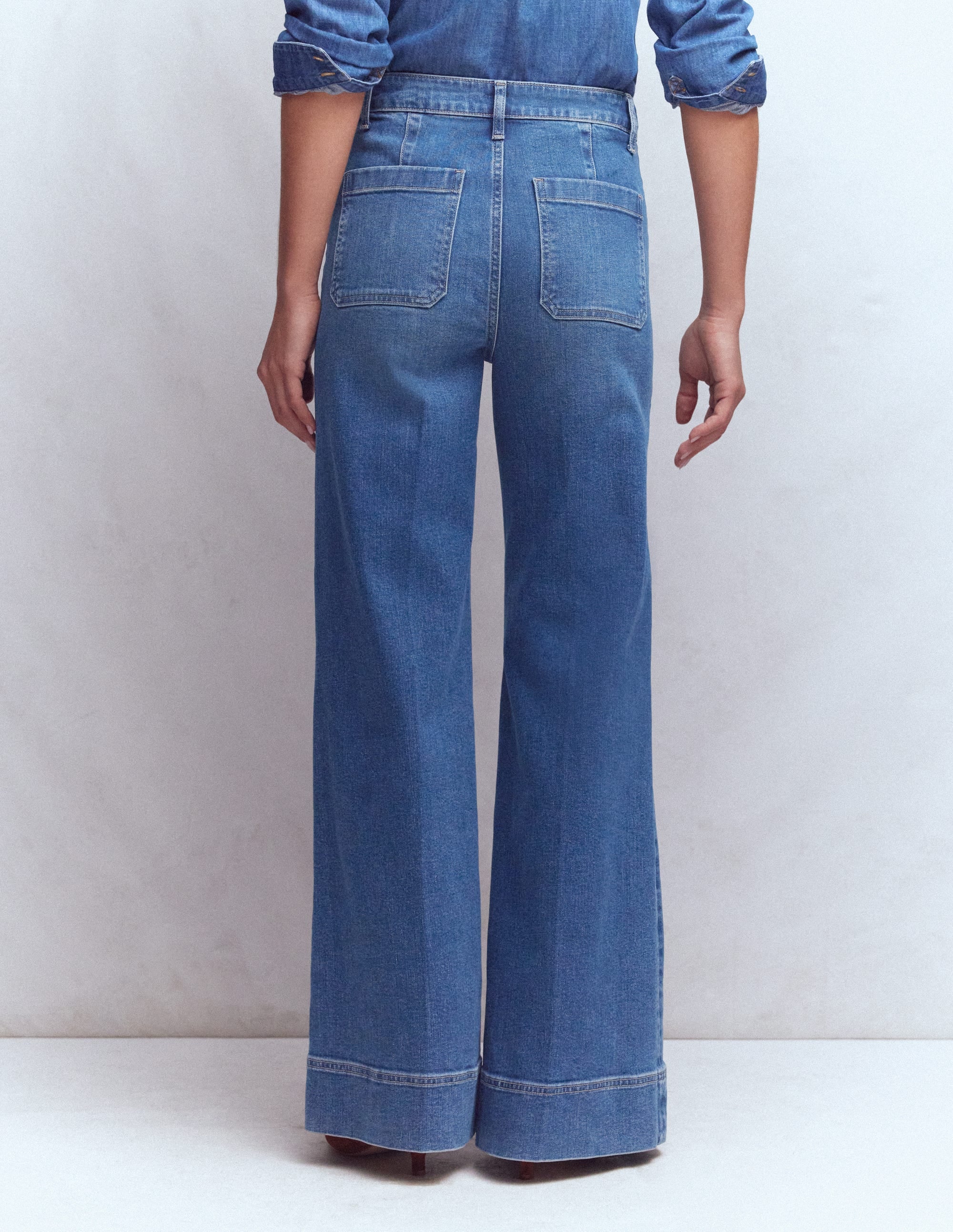 Ausgestellte Jeans mit aufgesetzter Tasche-Mittlere Waschung - Image 3