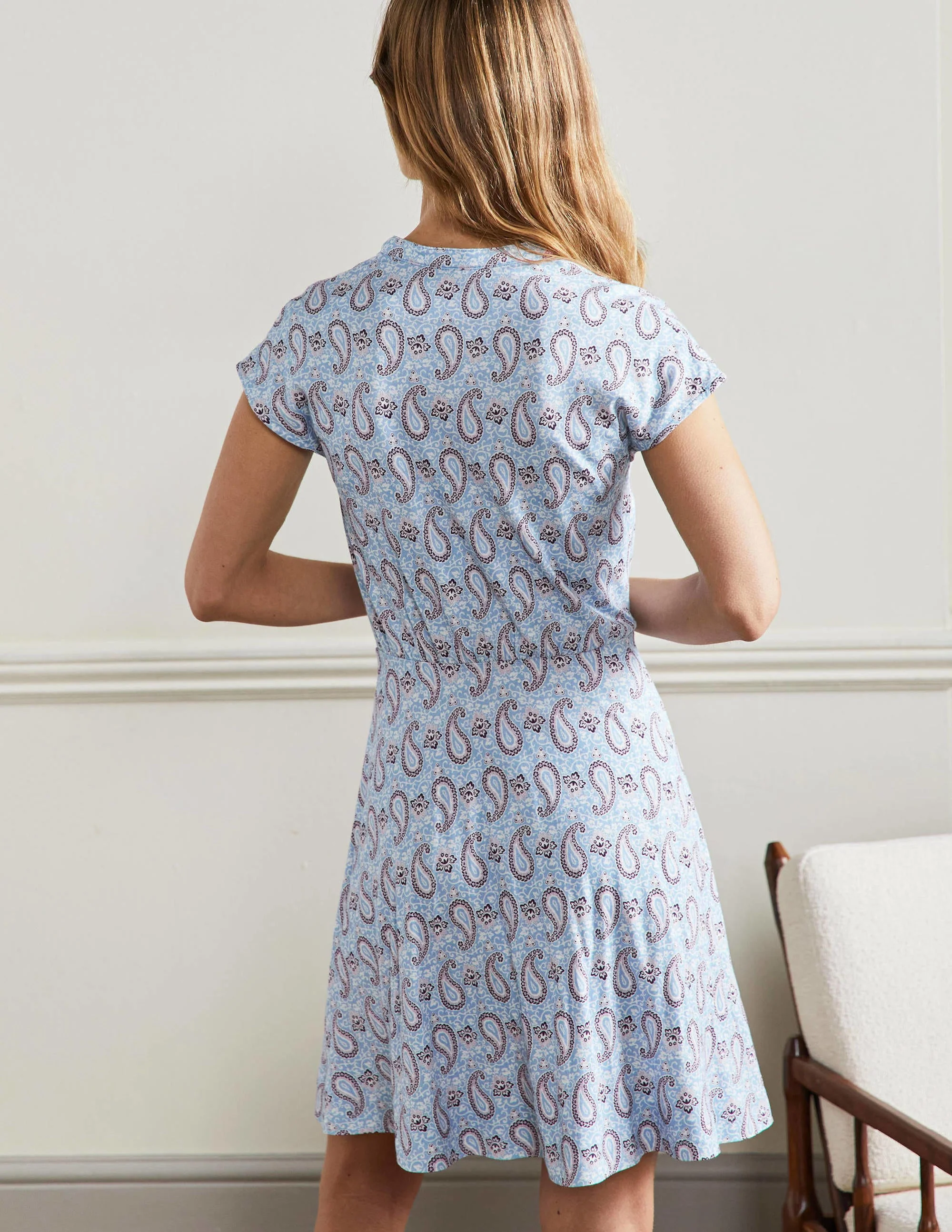 Ausgestelltes Jerseykleid-Graublau, Bezauberndes Paisleymuster - Image 3