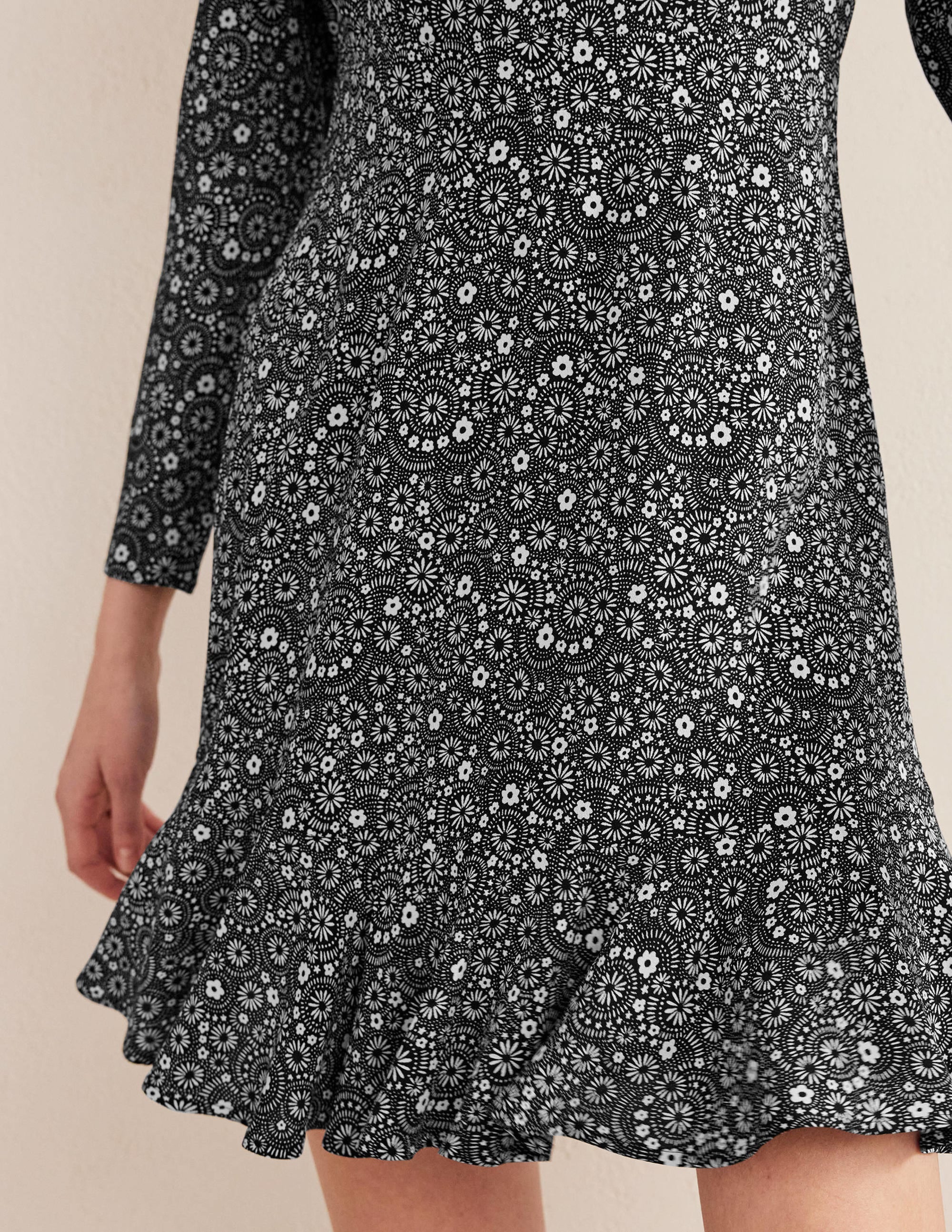 Ausgestelltes Minikleid mit langen Ärmeln-Schwarz, Knalliges Rosa - Image 2