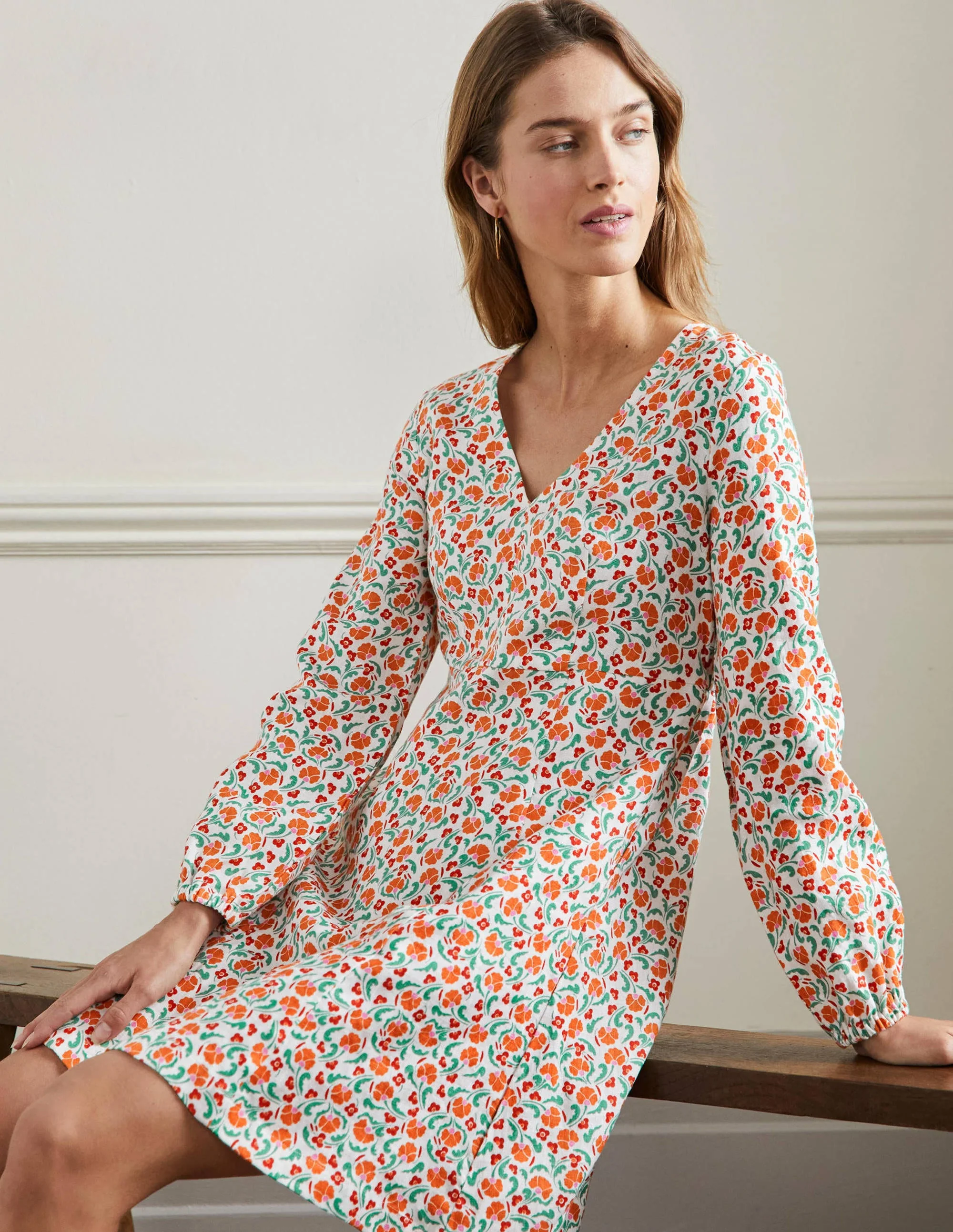 Ausgestelltes Minikleid mit V-Ausschnitt-Kräftiges Papayaorange, Zarte Knospen - Image 4