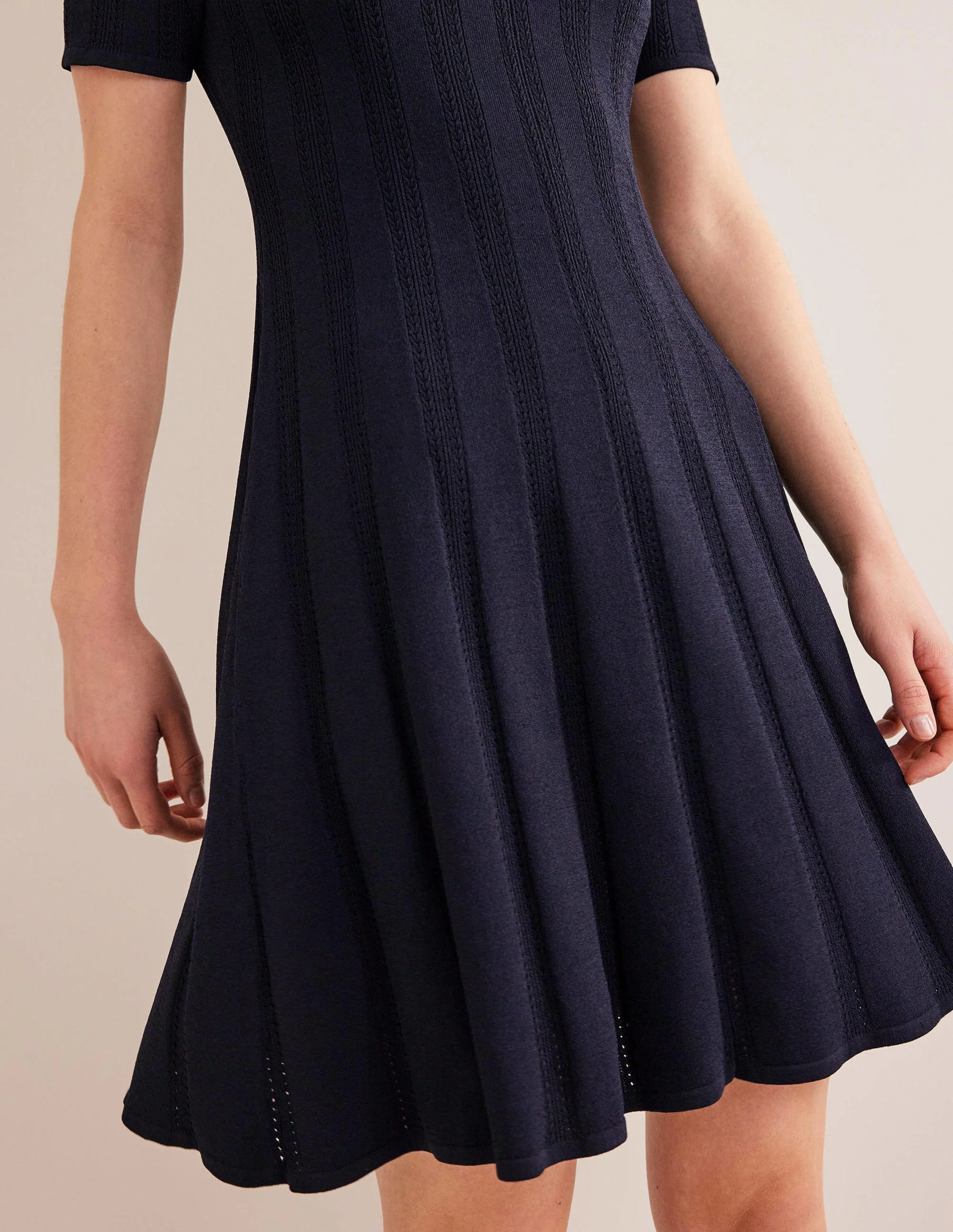 Ausgestelltes Minikleid mit Ziernähten-Marineblau - Image 4