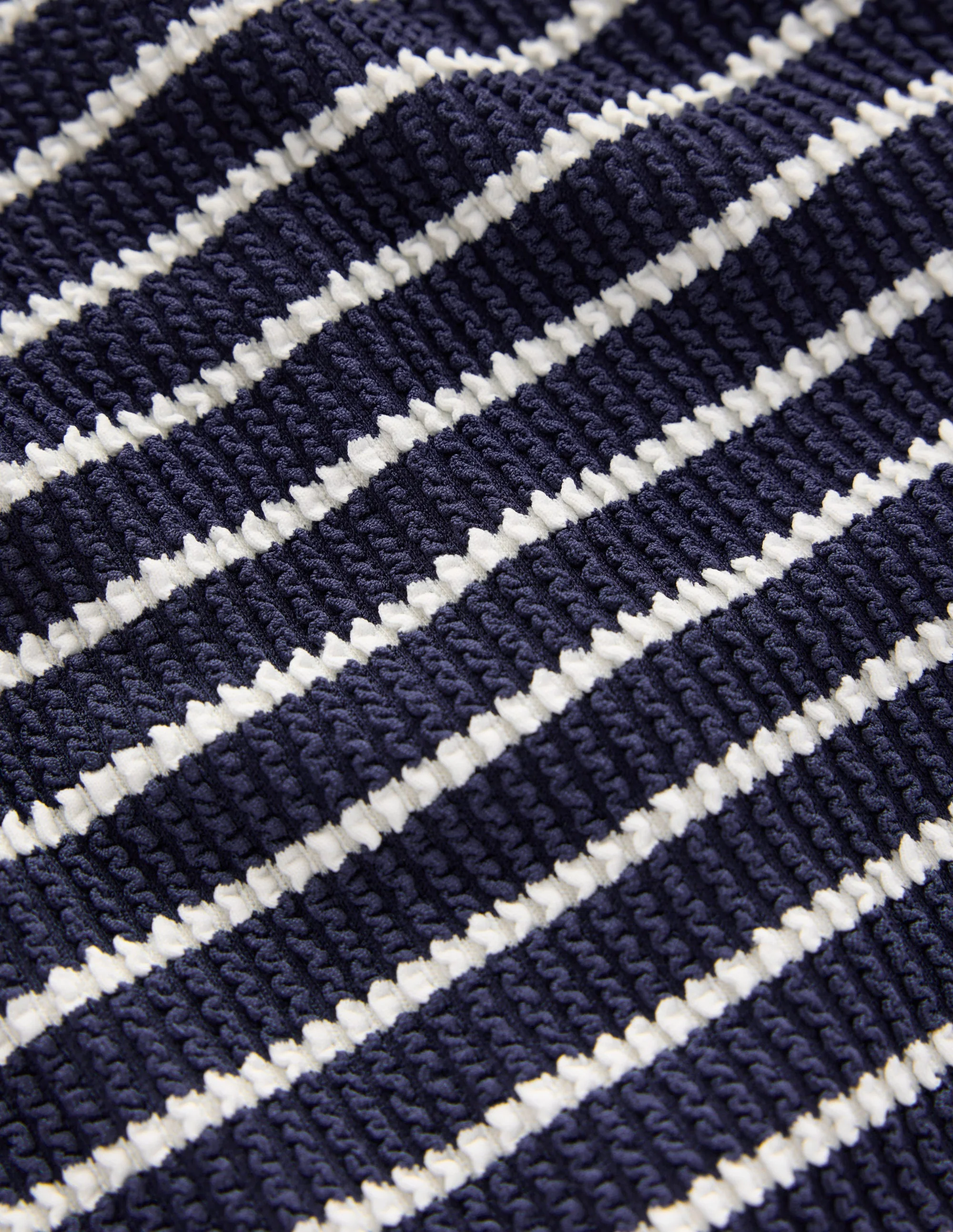 Badeanzug mit U-Ausschnitt und überkreuzten Rückenträgern-Französisches Navy/Naturweiß, Gestreift - Image 9