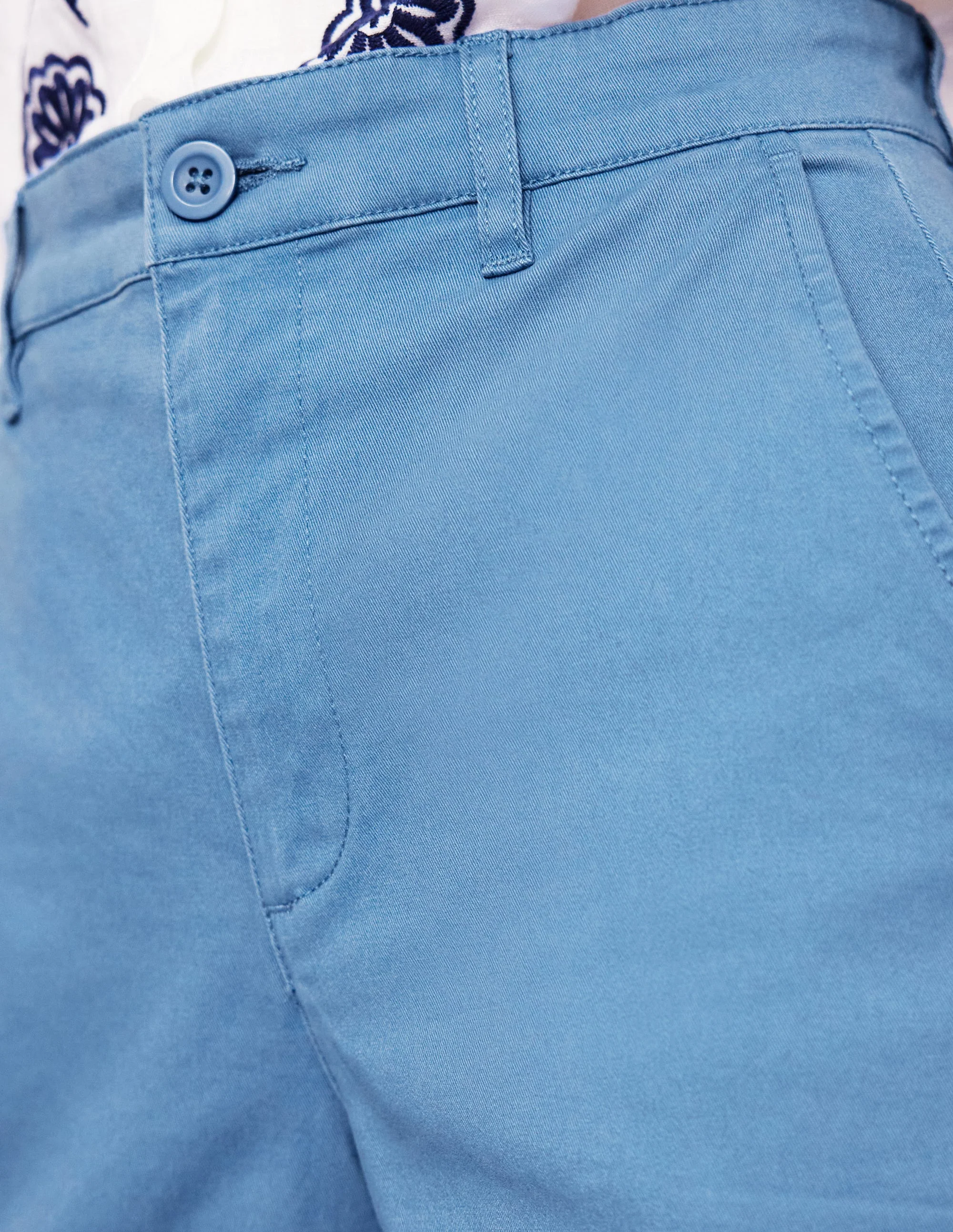 Barnsbury Chinoshorts-Blue River - Image 5
