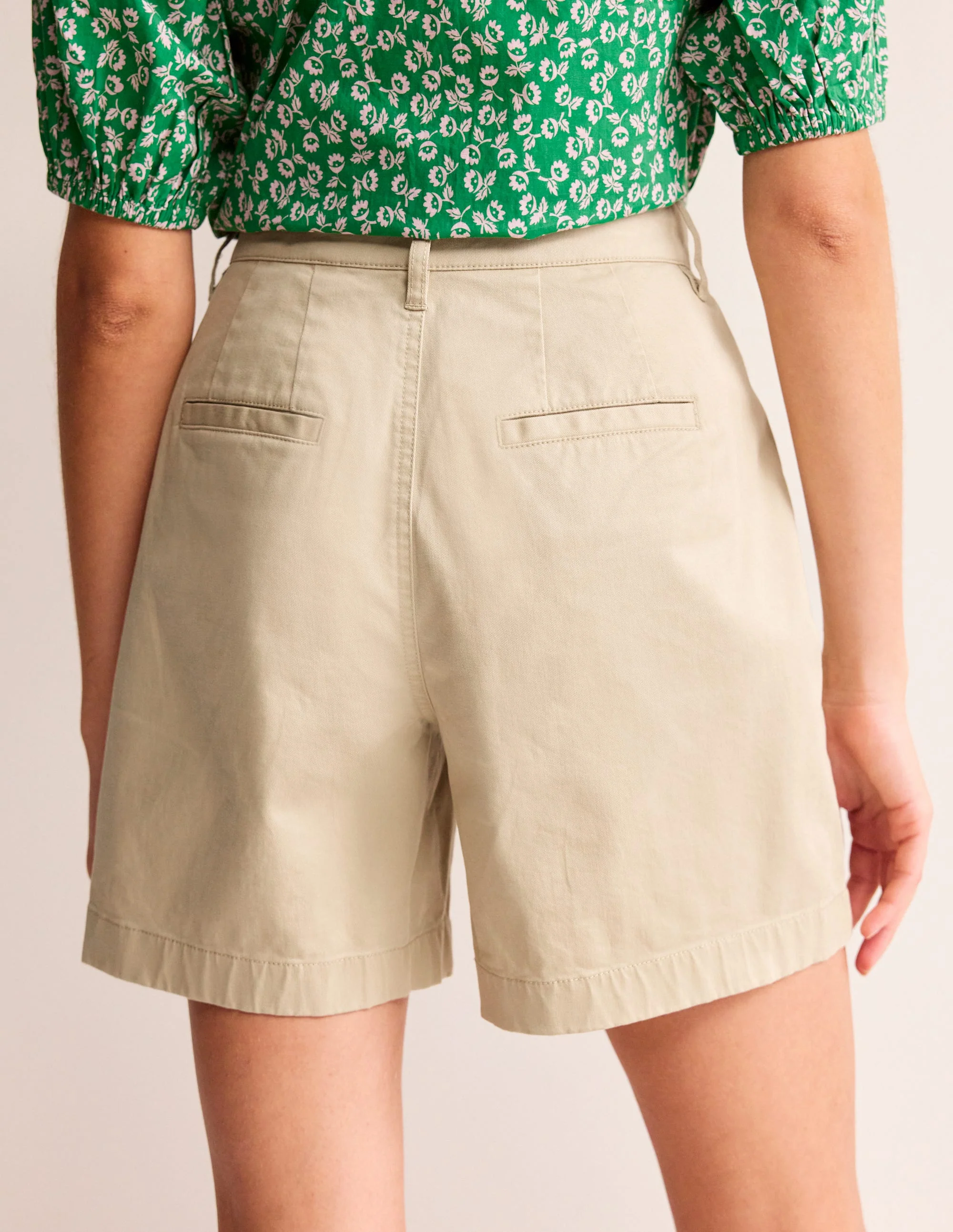 Barnsbury Chinoshorts-Neutral - Image 3