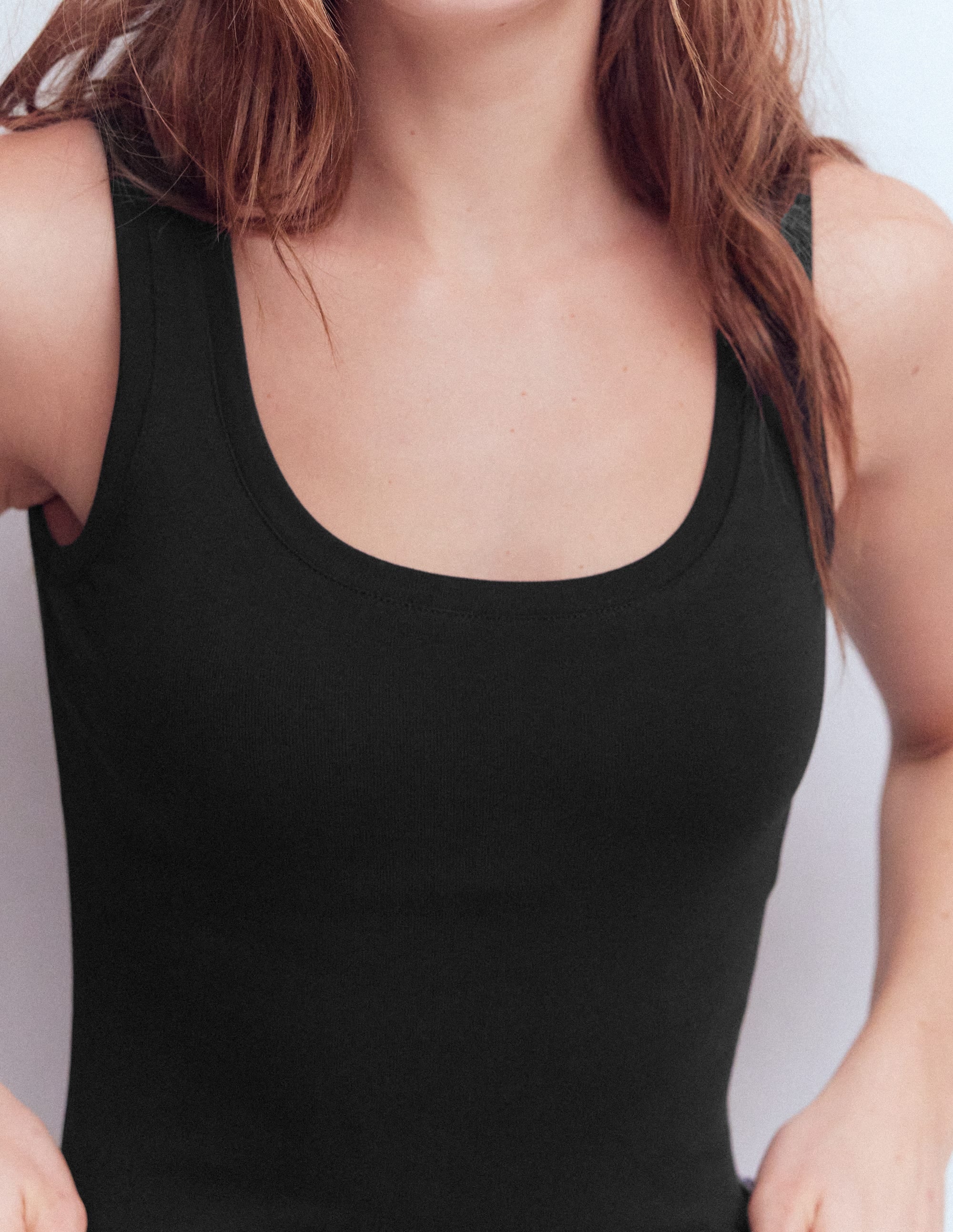 Basic-Top mit tiefem Rundhalsausschnitt-Schwarz - Image 2