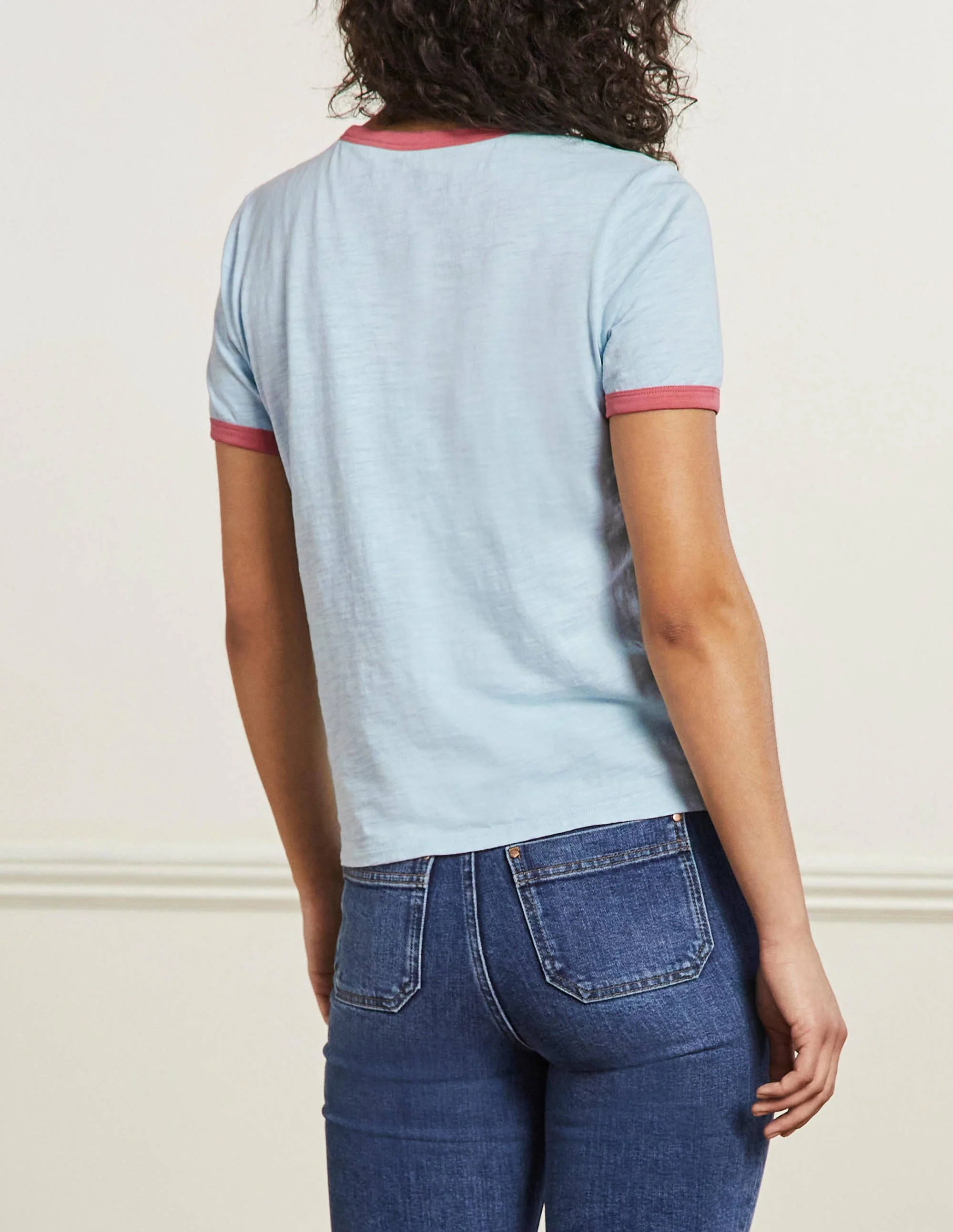 Baumwoll-T-Shirt mit kontrastierenden Rippbündchen-Blau, Bezaubernder Pfau - Image 3