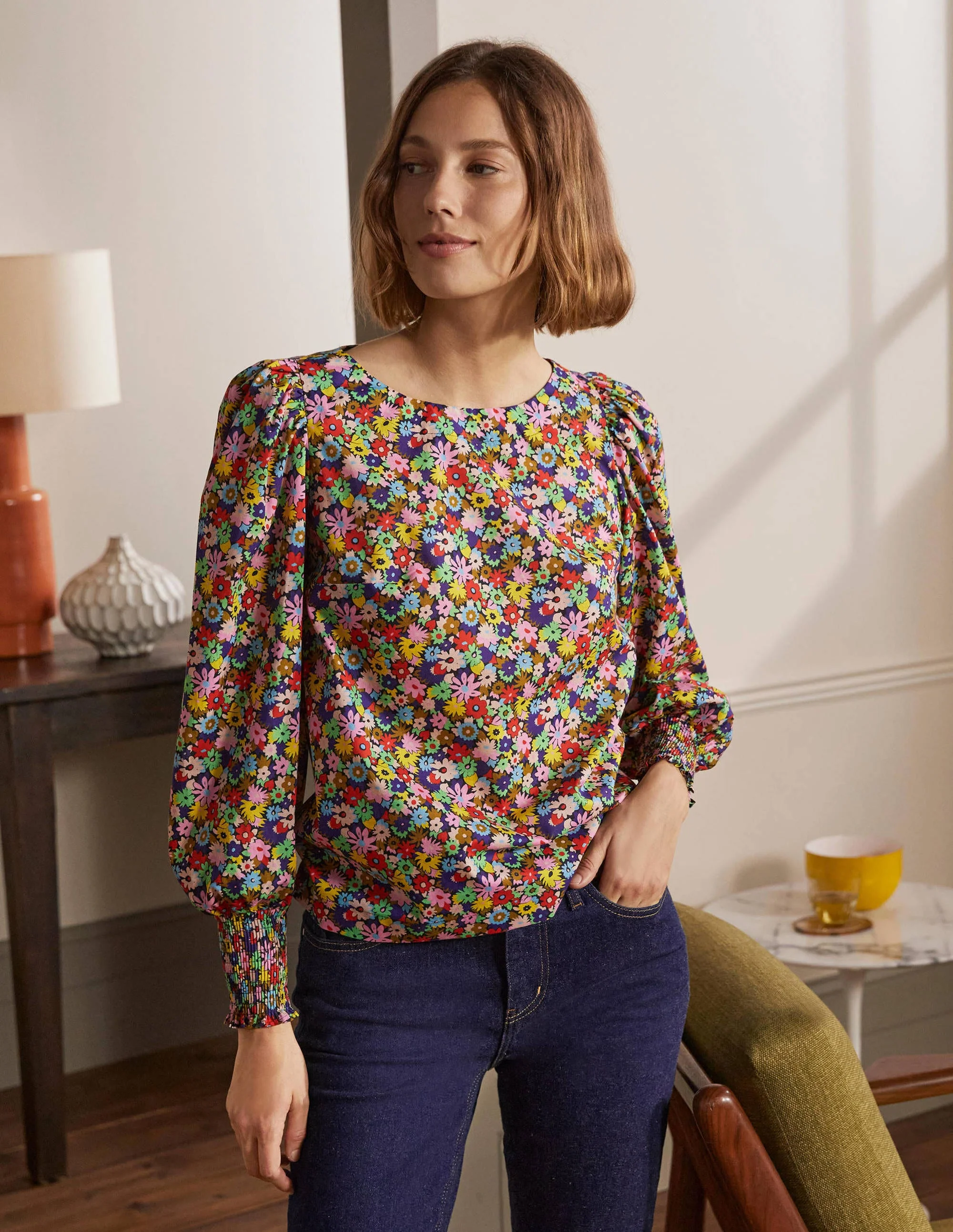 Baumwolloberteil mit gesmokten Bündchen-Kirschrot, Bunte Gänseblümchen - Image 3