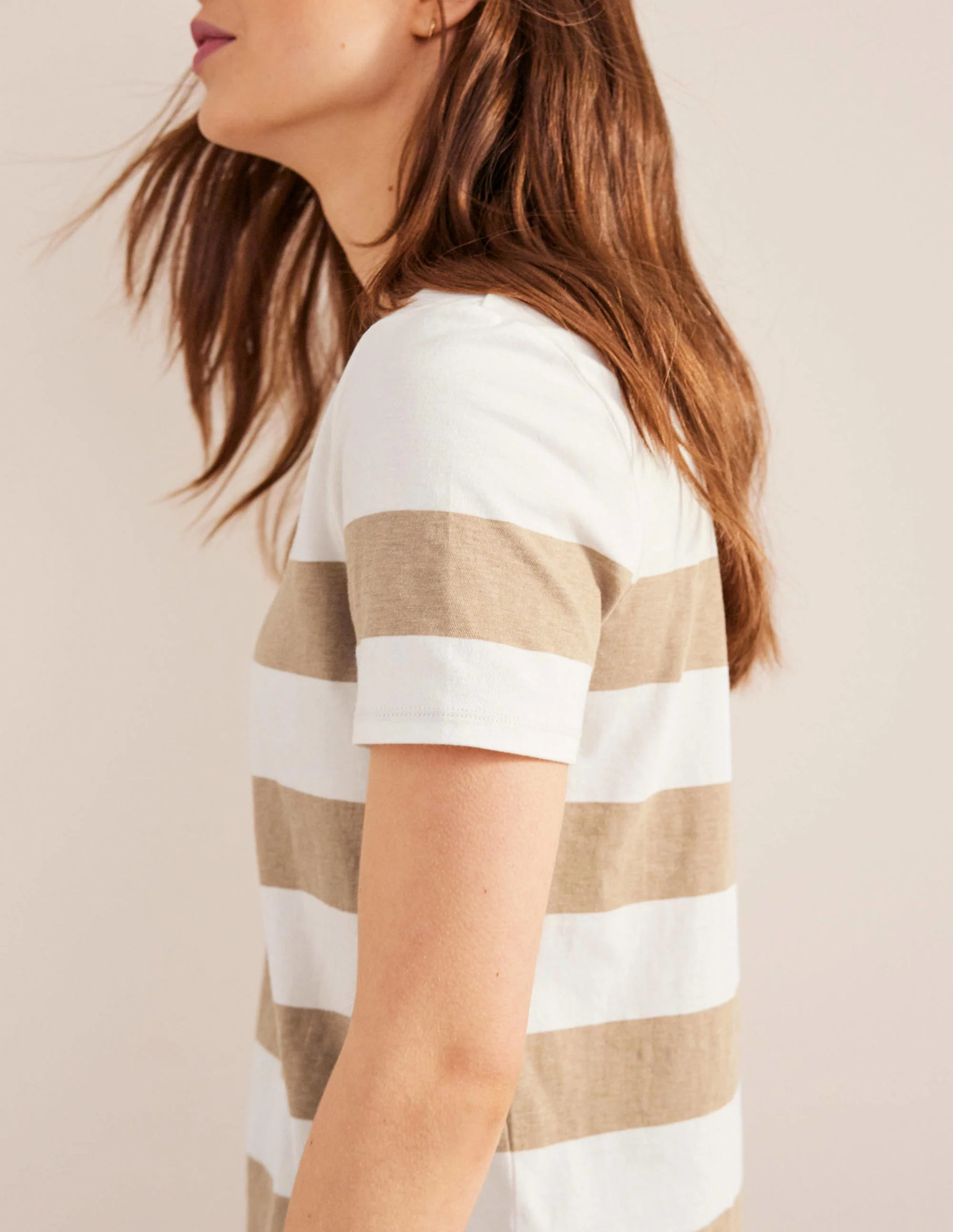 Bea Breton-Shirt mit kurzen Ärmeln-Naturweiß/Kamelbraun, Breite Streifen - Image 2