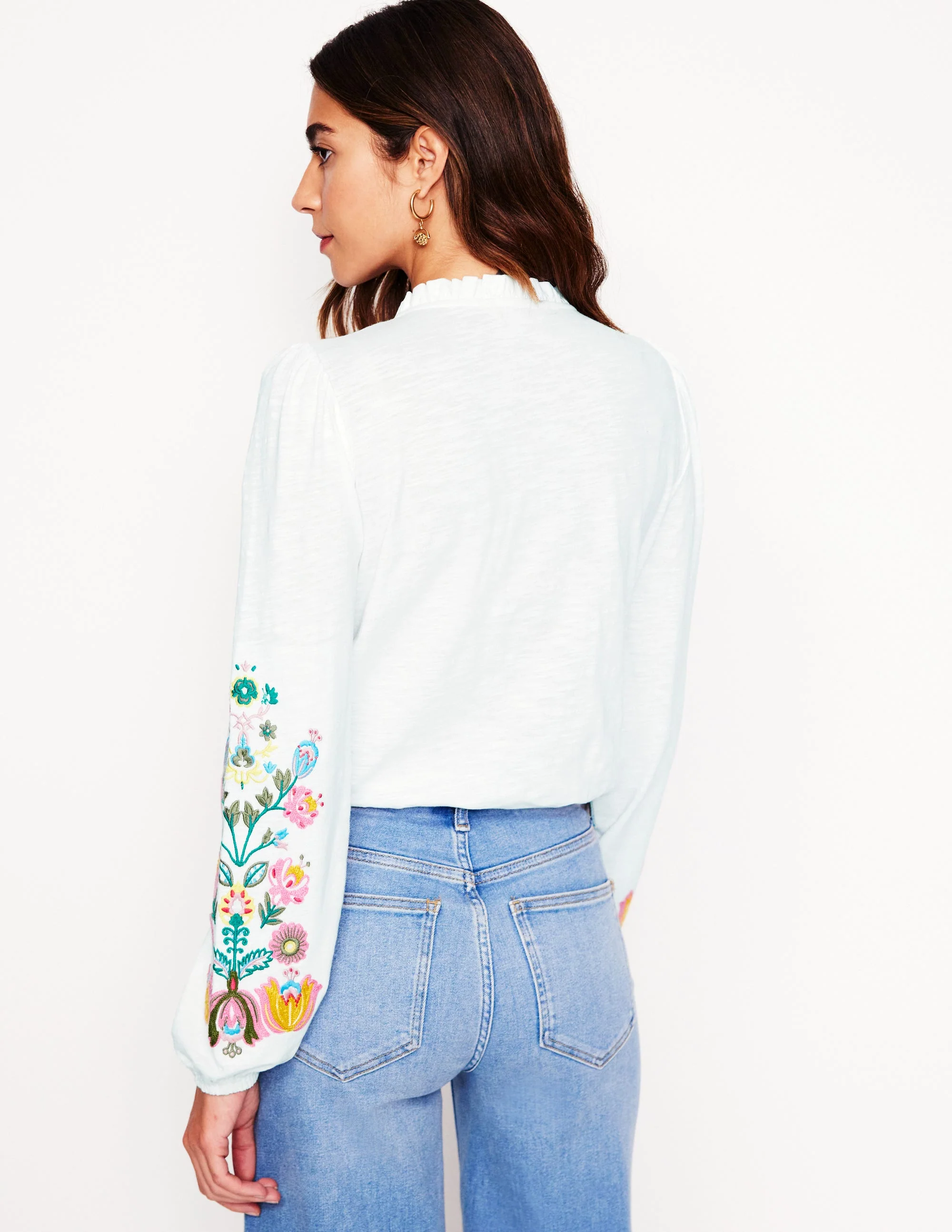 Bestickte Bluse mit Rüschenausschnitt-Weiß/Bunt, Blumenstickerei - Image 3
