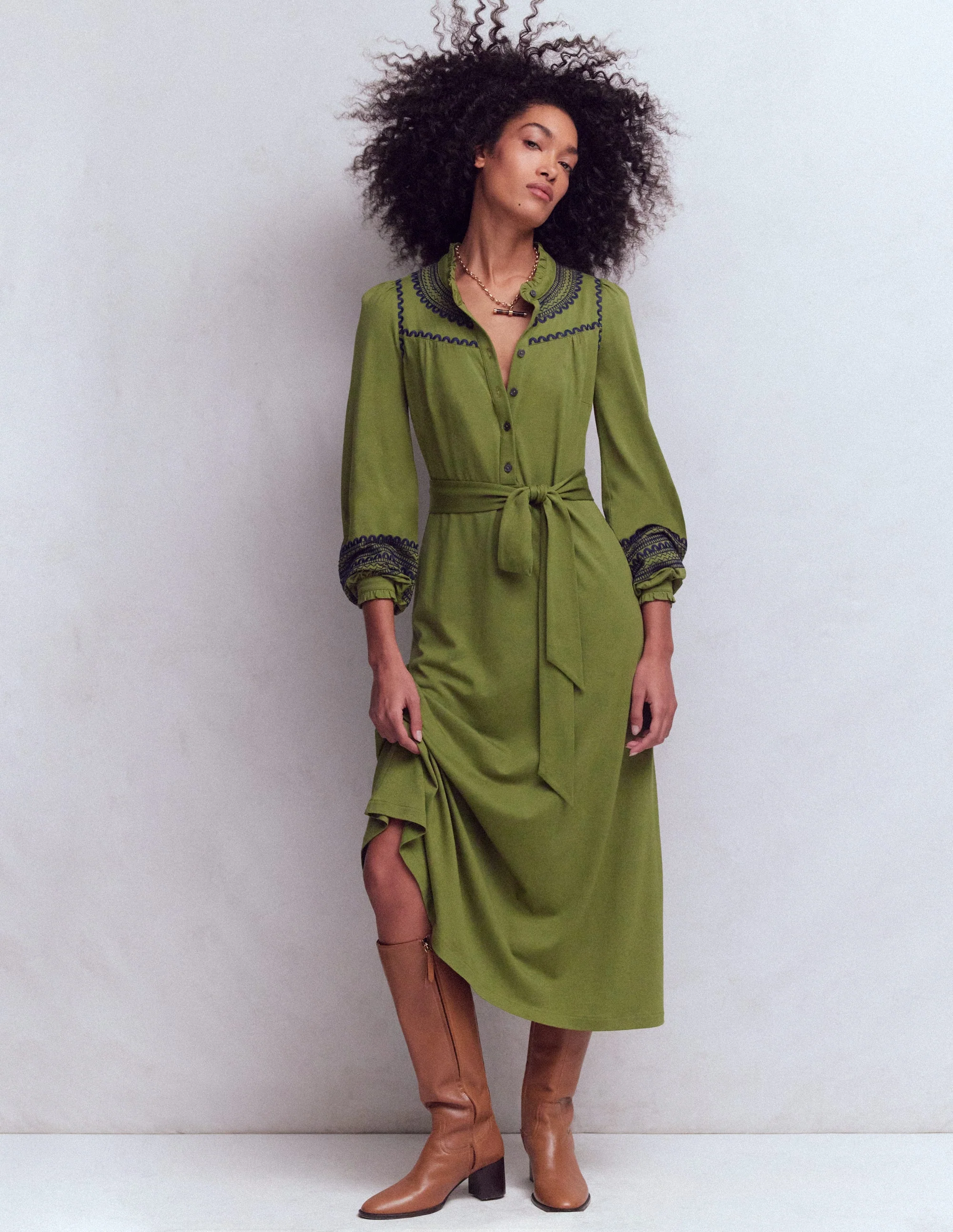 Besticktes Hemdblusenkleid aus Jersey-Olive