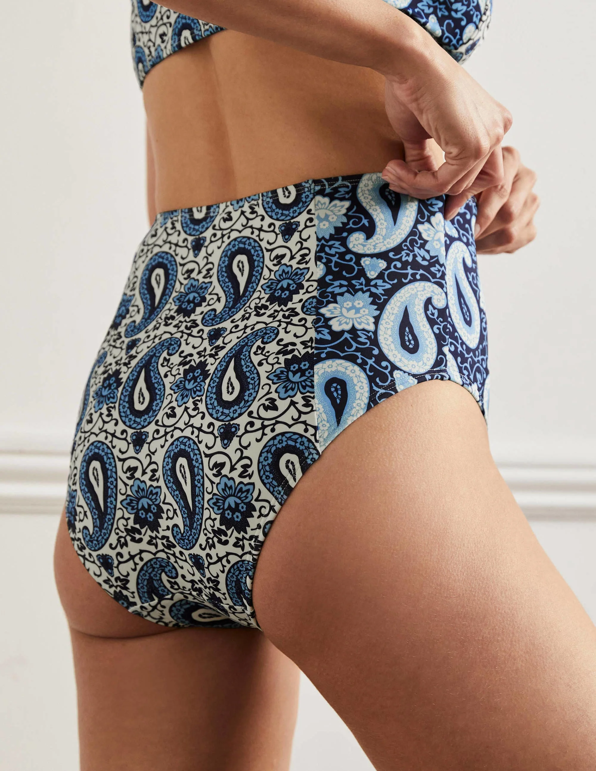 Bikinihose mit hohem Bund-Hyazinthe, Bezauberndes Paisleymuster - Image 3