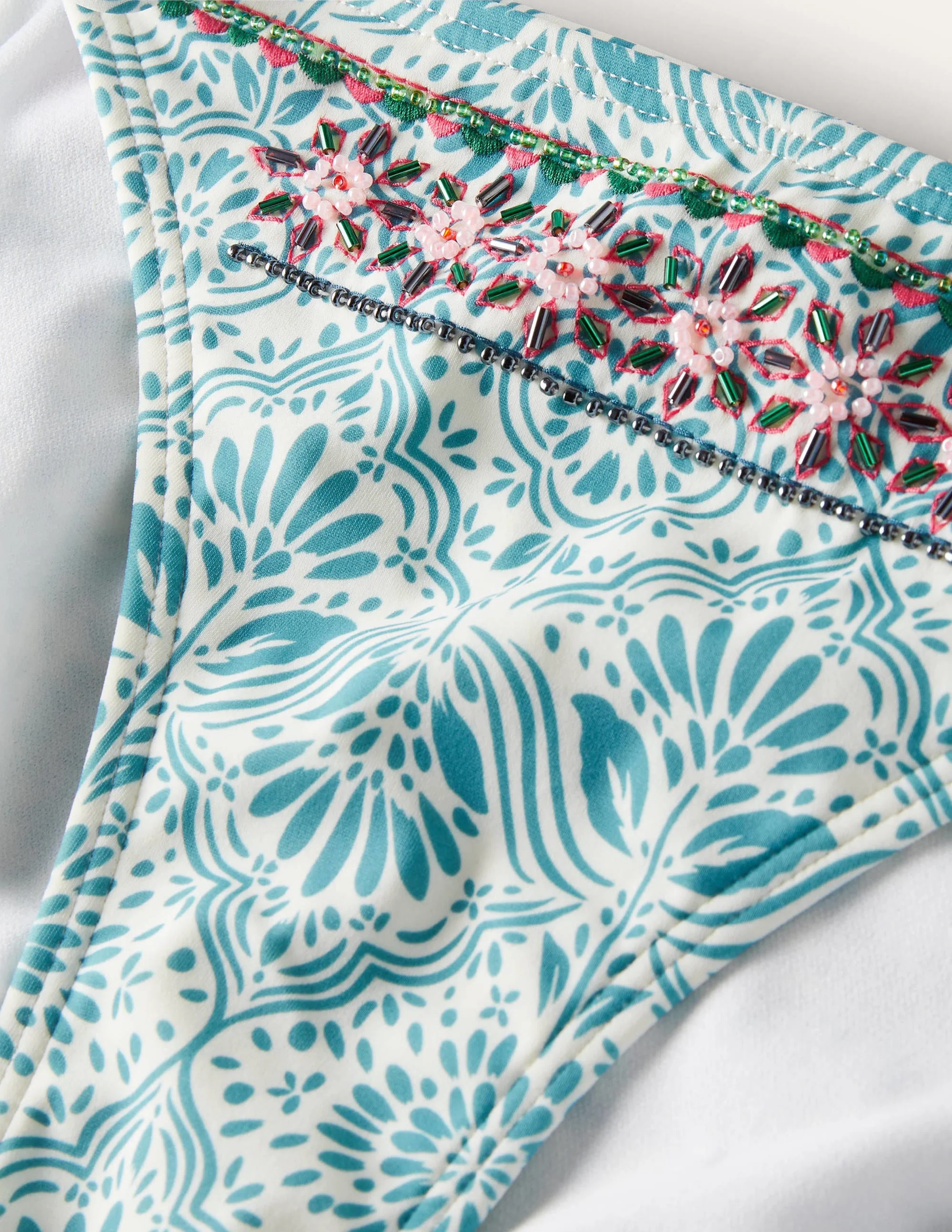 Bikinihose mit Perlenverzierung-Ritterspornblau, Orientalisches Diamantmuster - Image 6