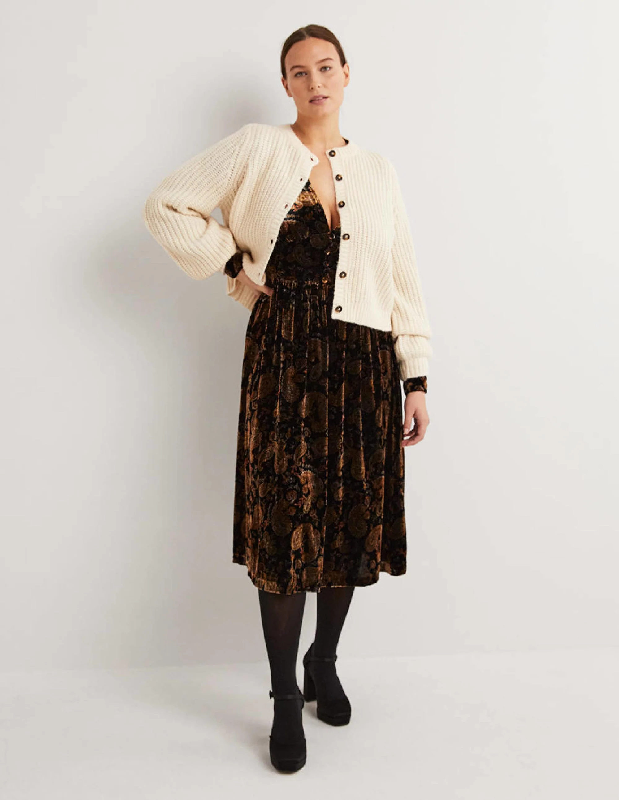 Black Paisley Velvet Midi Party Dress-Schwarz, Paisleymuster - Image 4