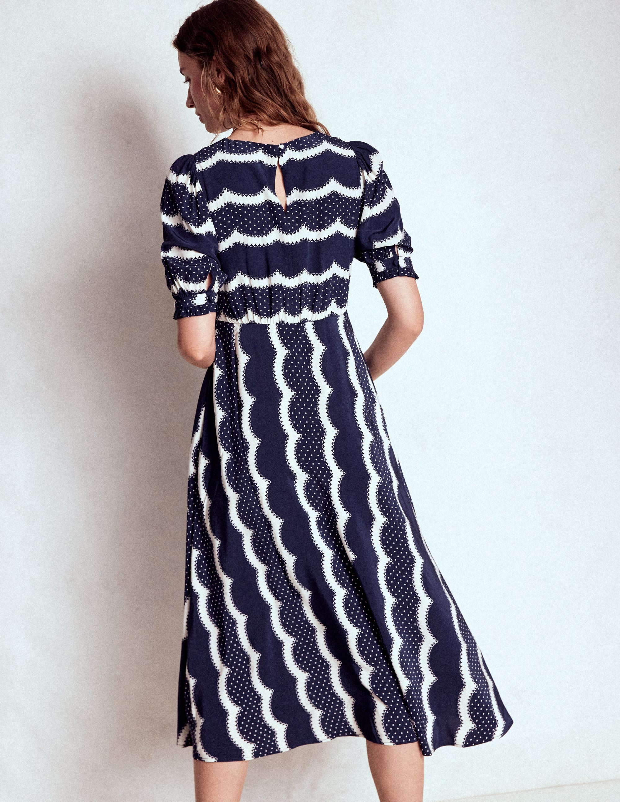 Blanca Midi-Teekleid-Französisches Marineblau, Zarter Muschelsaum - Image 3