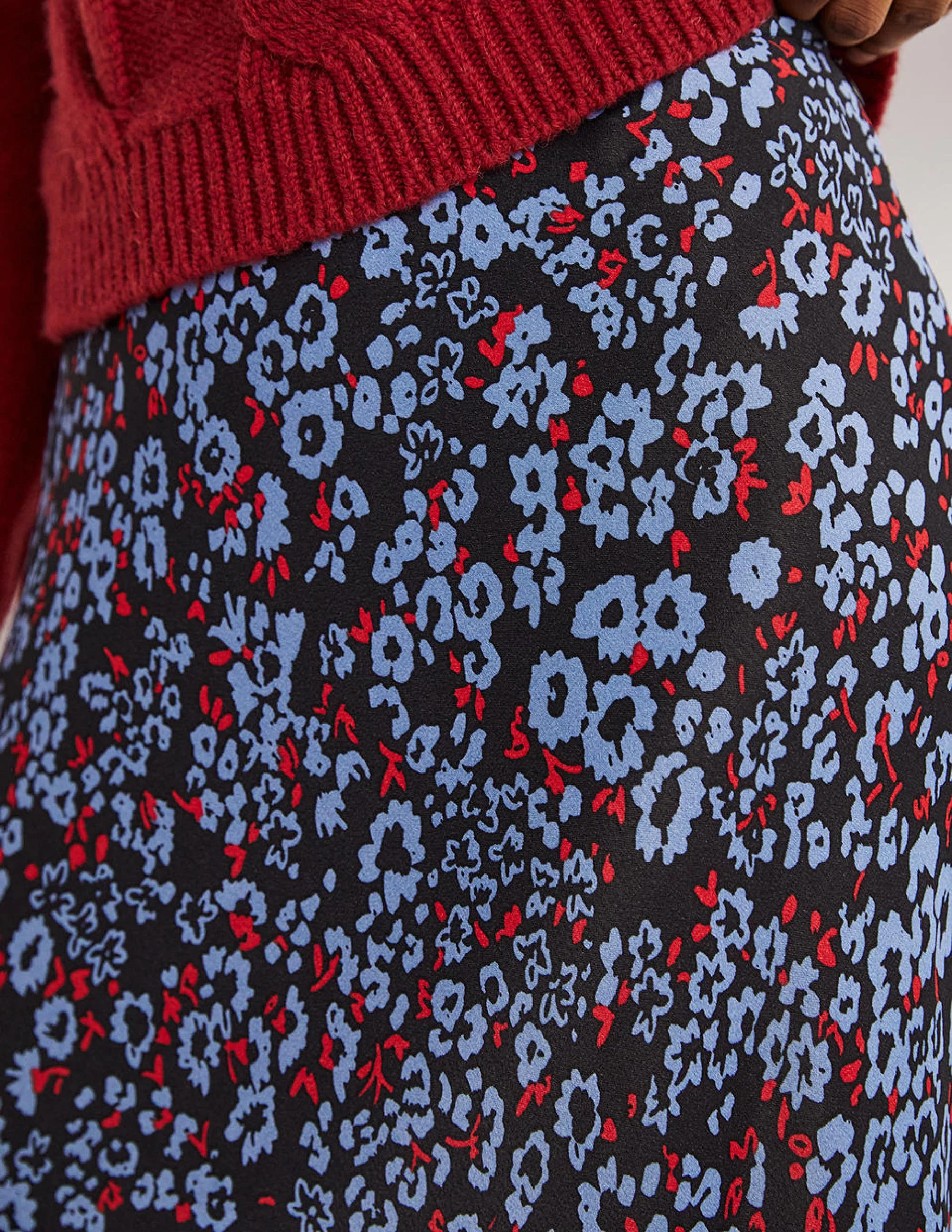 Blue Floral Satin Bias-Cut Midi Skirt-Rivierablau, Botanisches Muster - Image 2