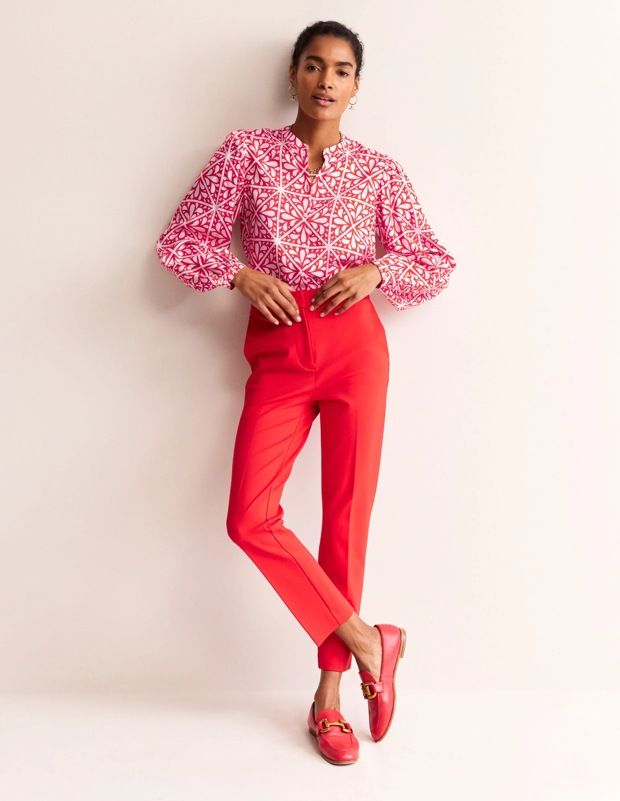Bluse mit Blousonärmeln-Flame Scarlet, Florales Mosaik - Image 4