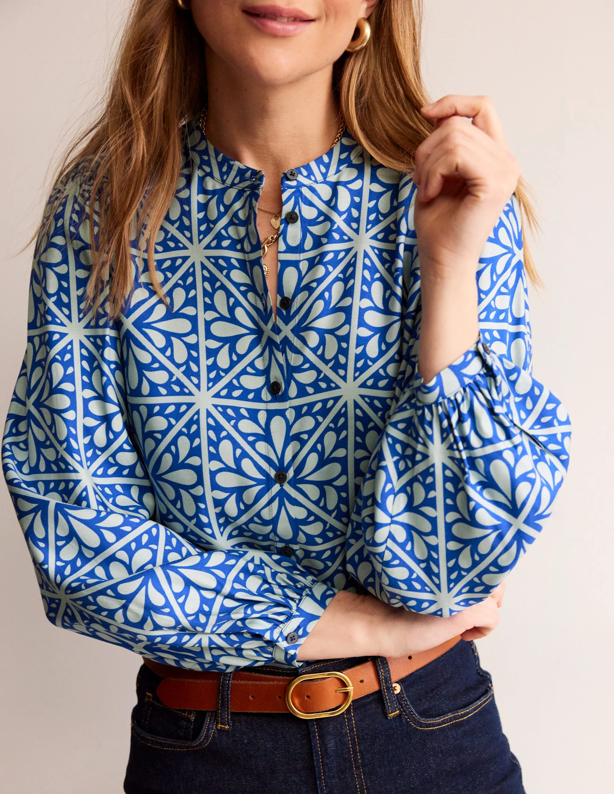 Bluse mit Blousonärmeln-Surf The Web, Florales Mosaik - Image 2