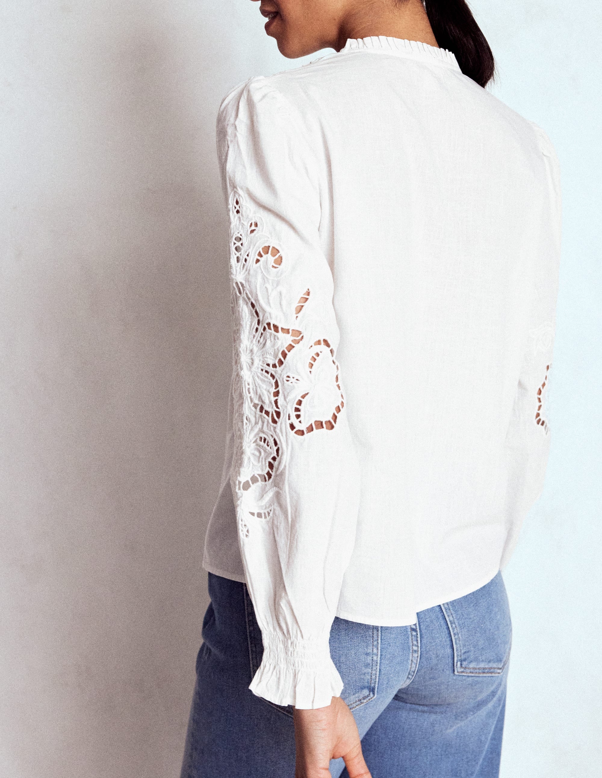 Bluse mit Cutwork-Stickerei-Weiß - Image 3