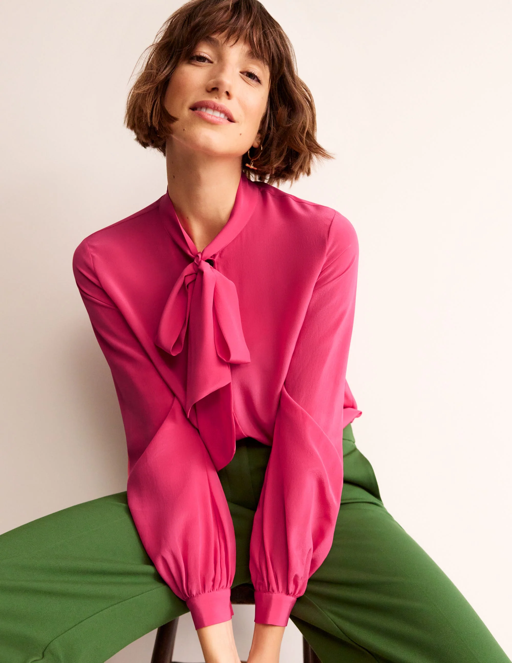Bluse mit Knopfleiste und Schleife am Ausschnitt-Rosa neu gedacht - Image 4