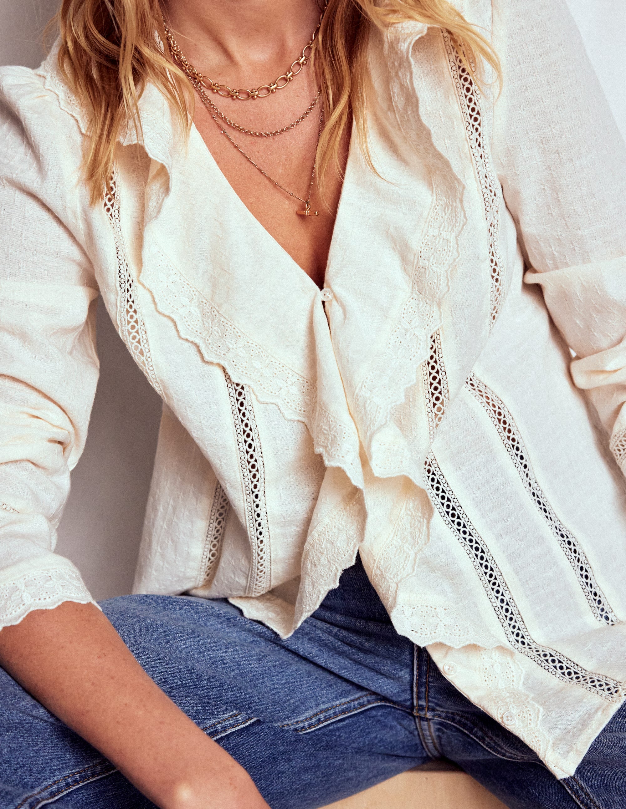 Bluse mit Rüschen und Stickerei-Warmes Naturweiß - Image 2