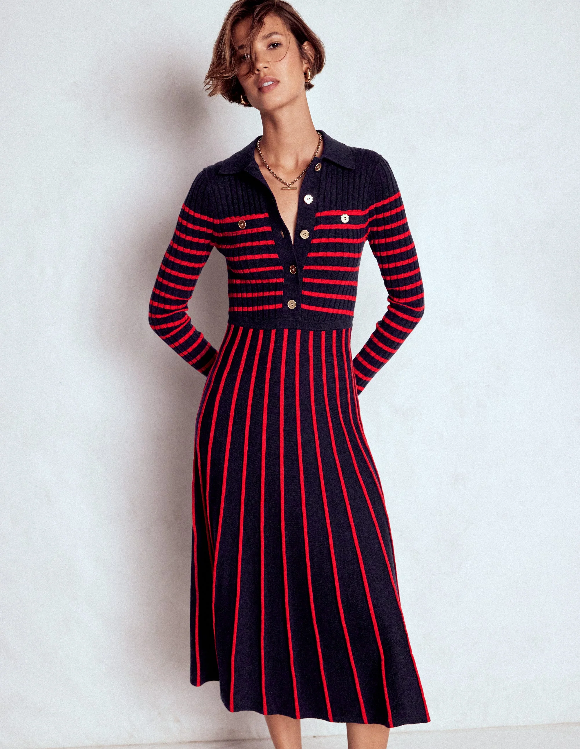 Brönte Hemdblusenkleid aus Rippstrick-Marineblau und Rot Streifen - Image 4