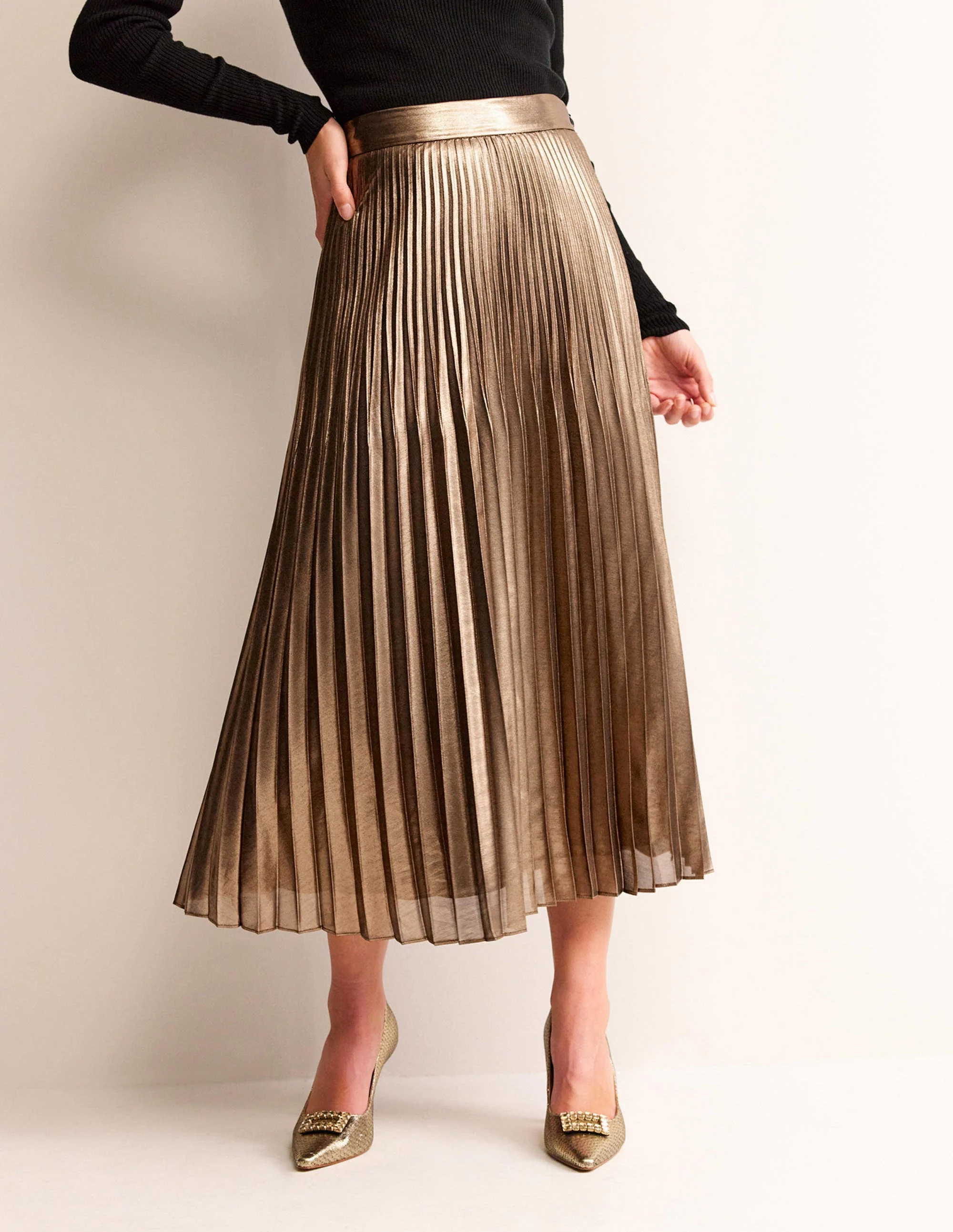 Camilla Midirock in Metallic-Optik-Schwarz-Gold - Image 4