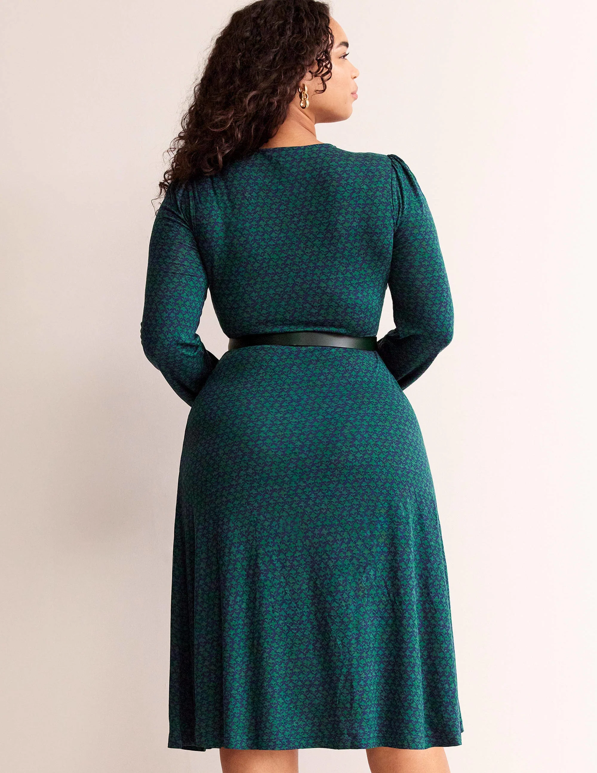 Camille Midikleid aus Jersey-Dunkles Smaragdgrün, Lilienzweig - Image 6